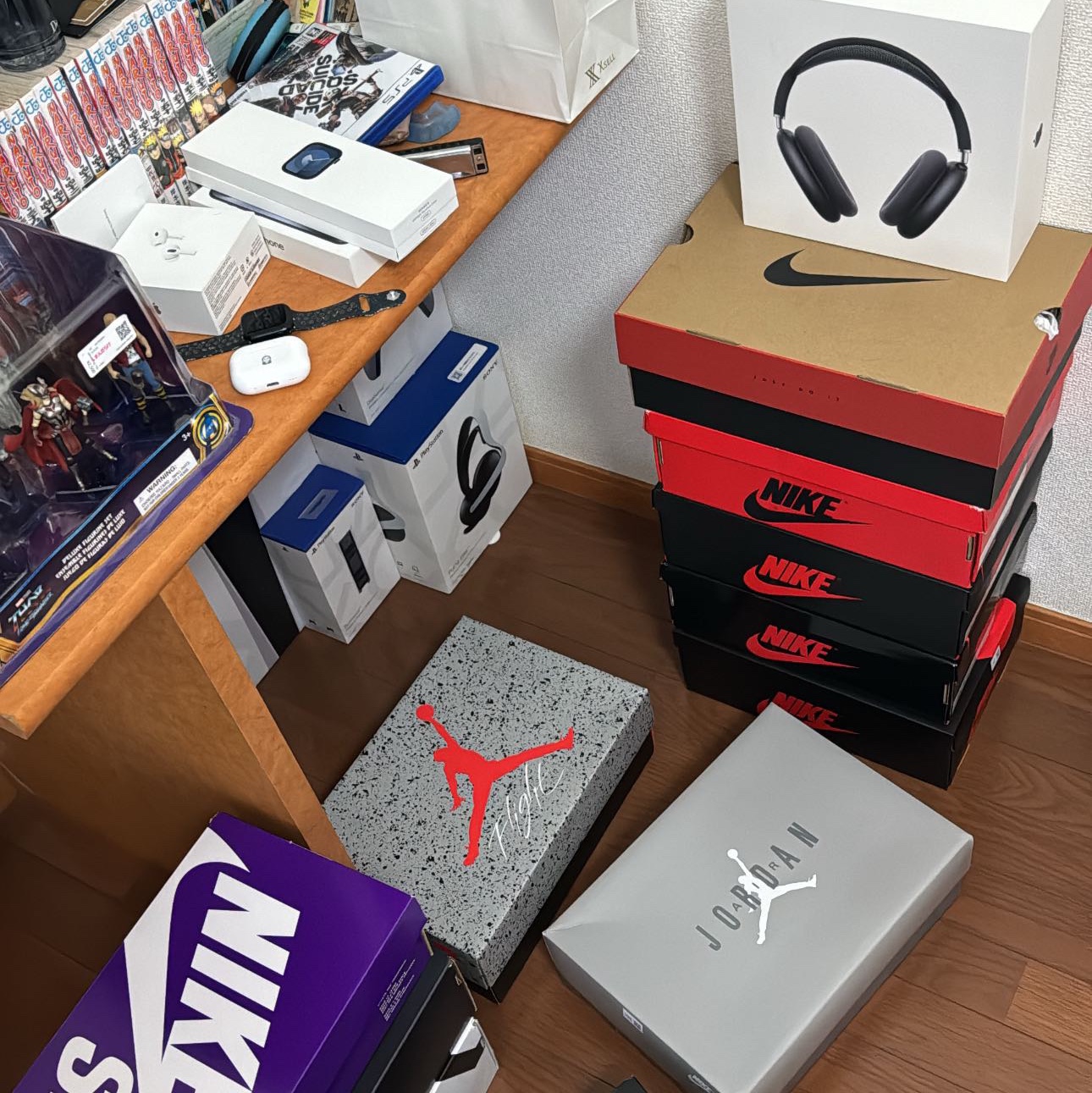 Apple AirPods Max USB C Midnight (Korean Ver.), Apple Watch Series 9 41mm Cellular Silver Stainless Steel Case with Sport Band S/M Storm Blue (Korean Ver.) 착용 스타일