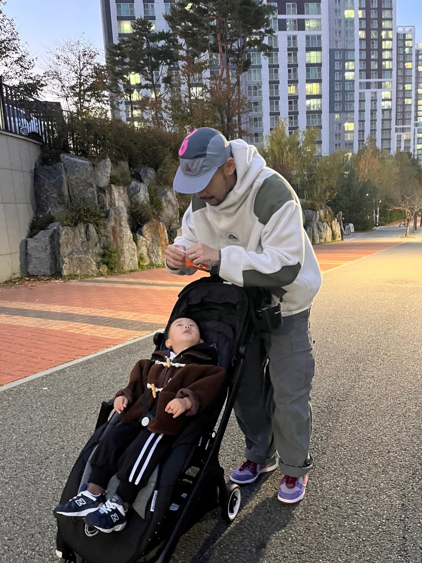 Nike ACG Balaclava Retro Fleece Pullover Light Bone Cargo Khaki - Asia, Nike Dunk Low SP Plum 2024 착용 스타일