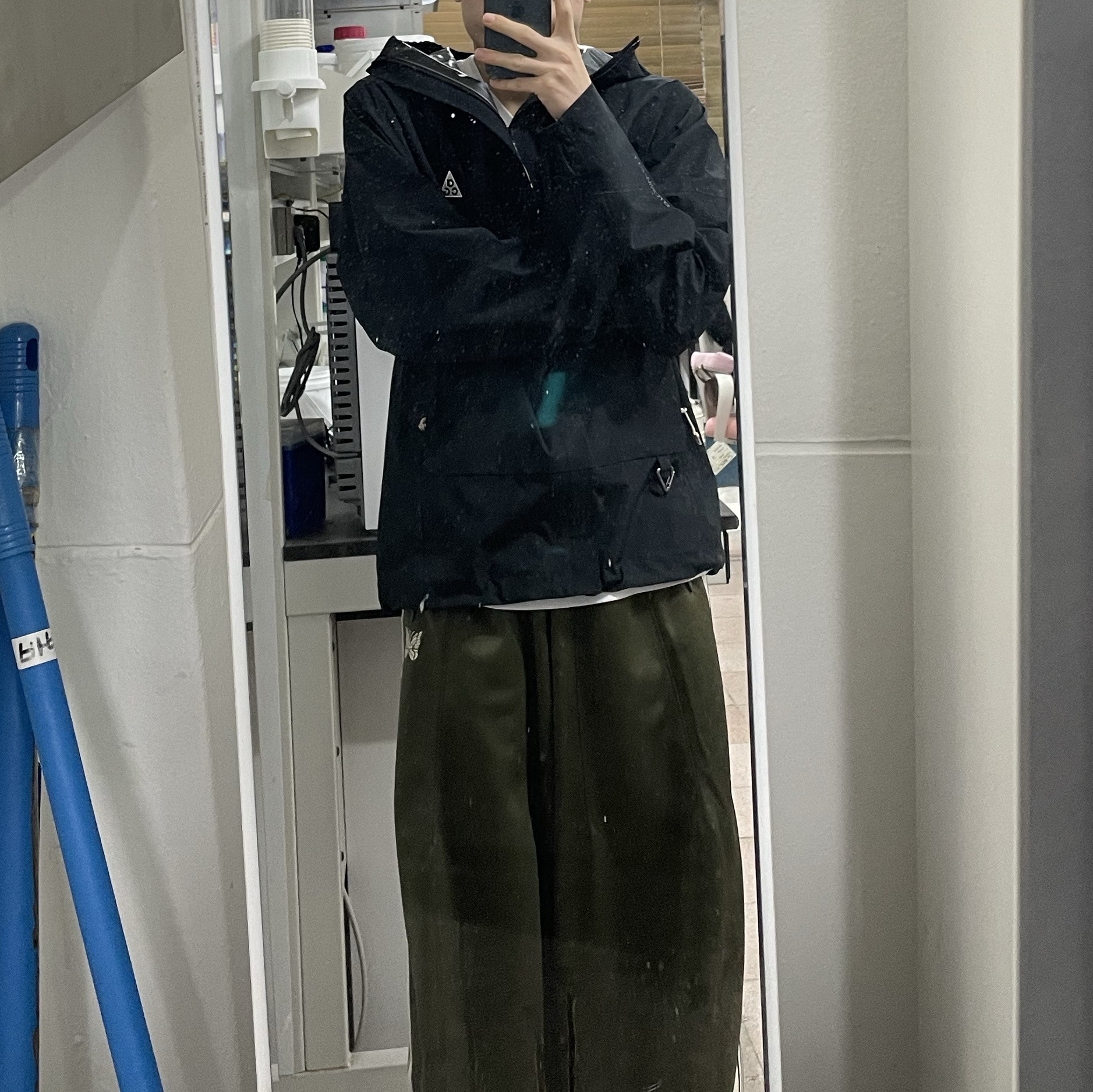 Nike ACG Storm-Fit ADV Cascade Rains Full Zip Jacket Black - Asia, (W) Needles x Freak's Store H.D. Track Pants Olive 착용 스타일 - 1