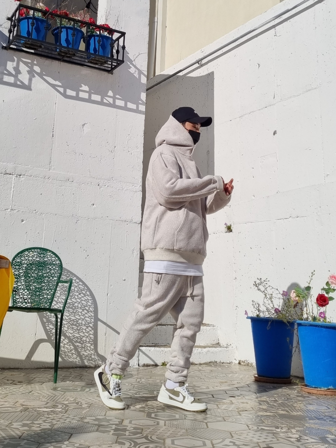 Jordan 1 x Travis Scott Retro Low Golf NRG Neutral Olive 착용 스타일