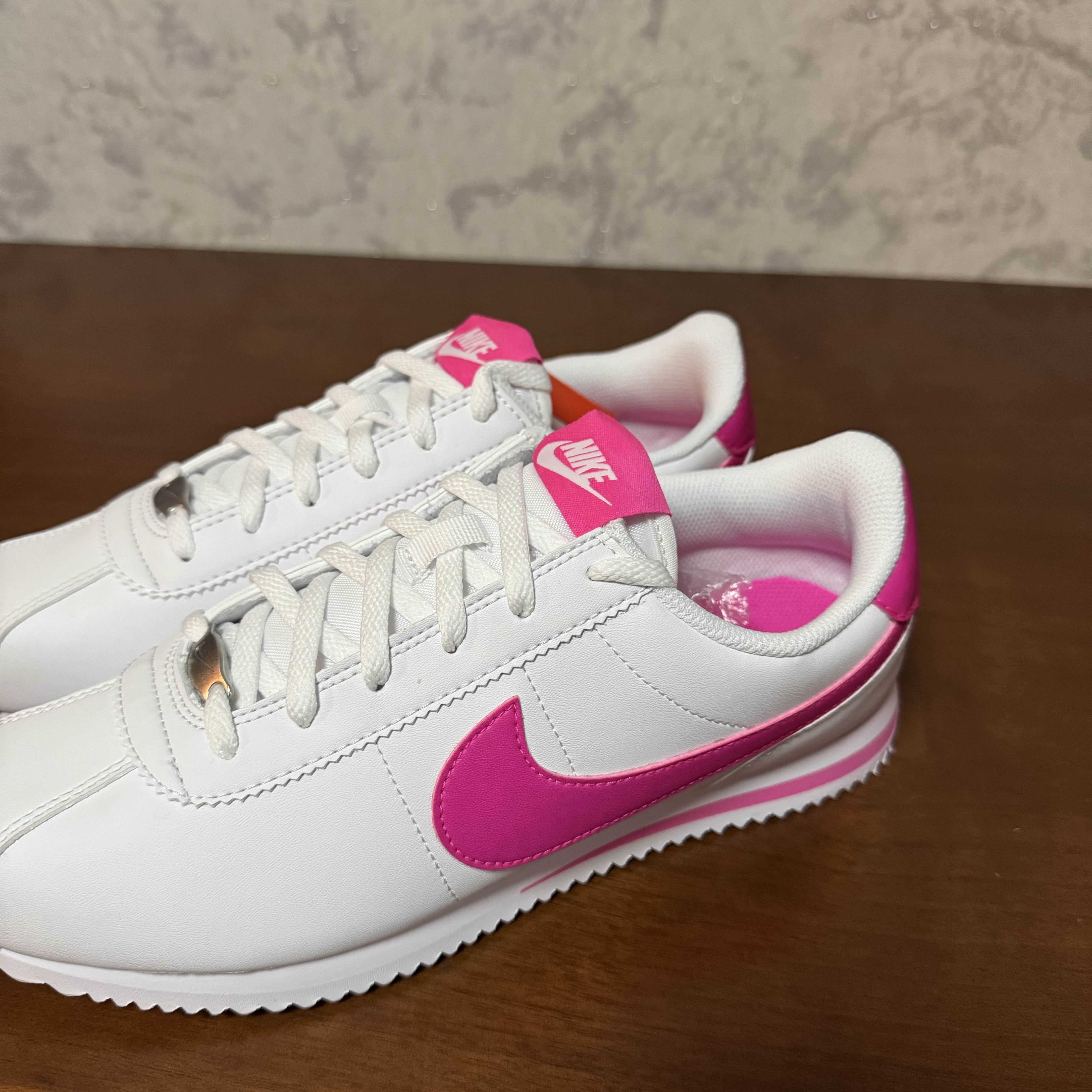 (GS) Nike Cortez White Laser Fuchsia 착용 스타일 - 3