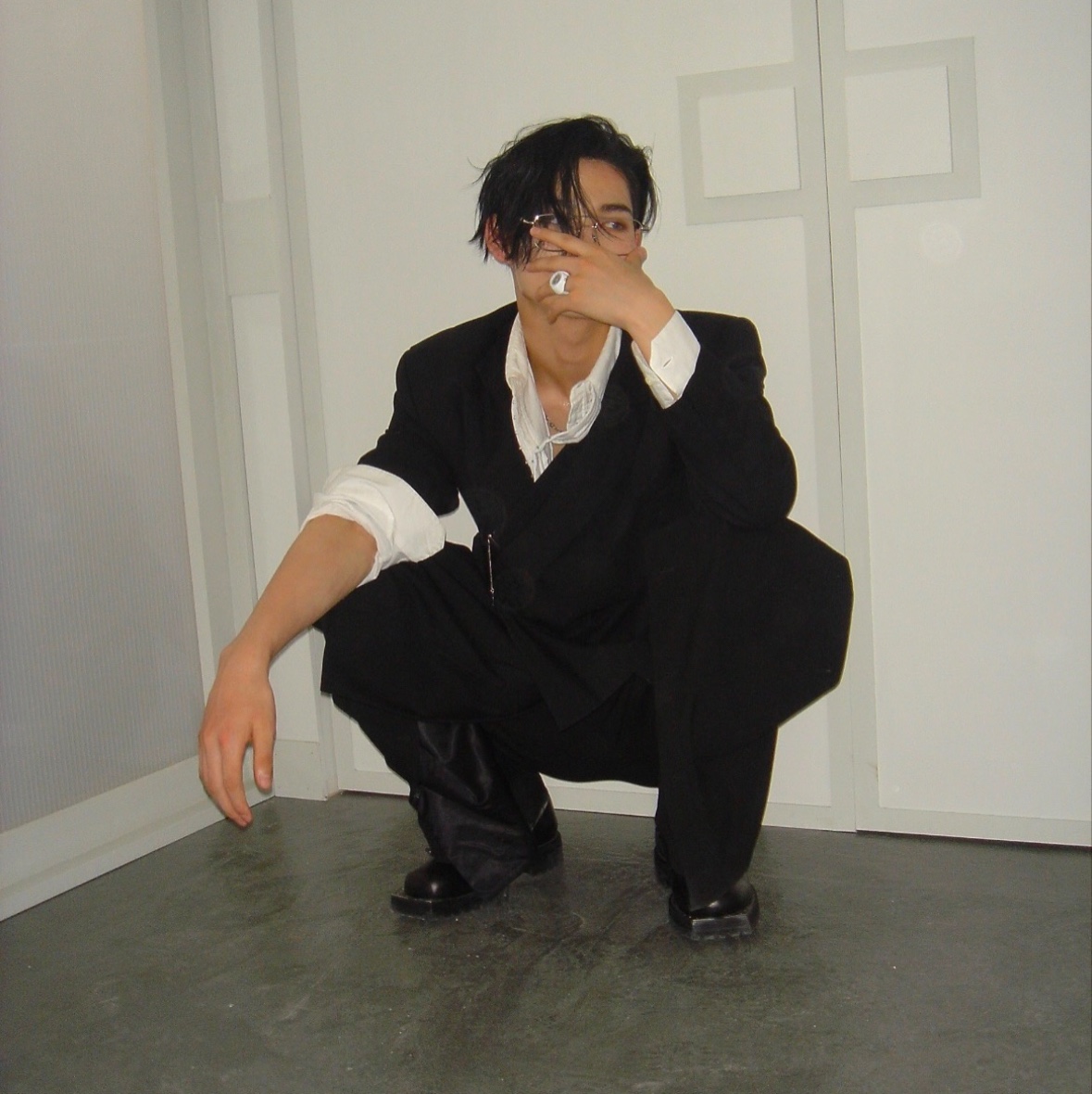 Gentle Monster Met 02 Silver 착용 스타일 - 1