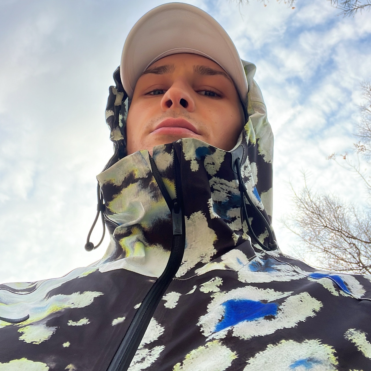 Nike x Drake Nocta Opal Deep Cover Gore-Tex Jacket Off White (FV1931-107), Nike x Drake Nocta Opal SSC Deep Cover Hat Off White 착용 스타일 - 1