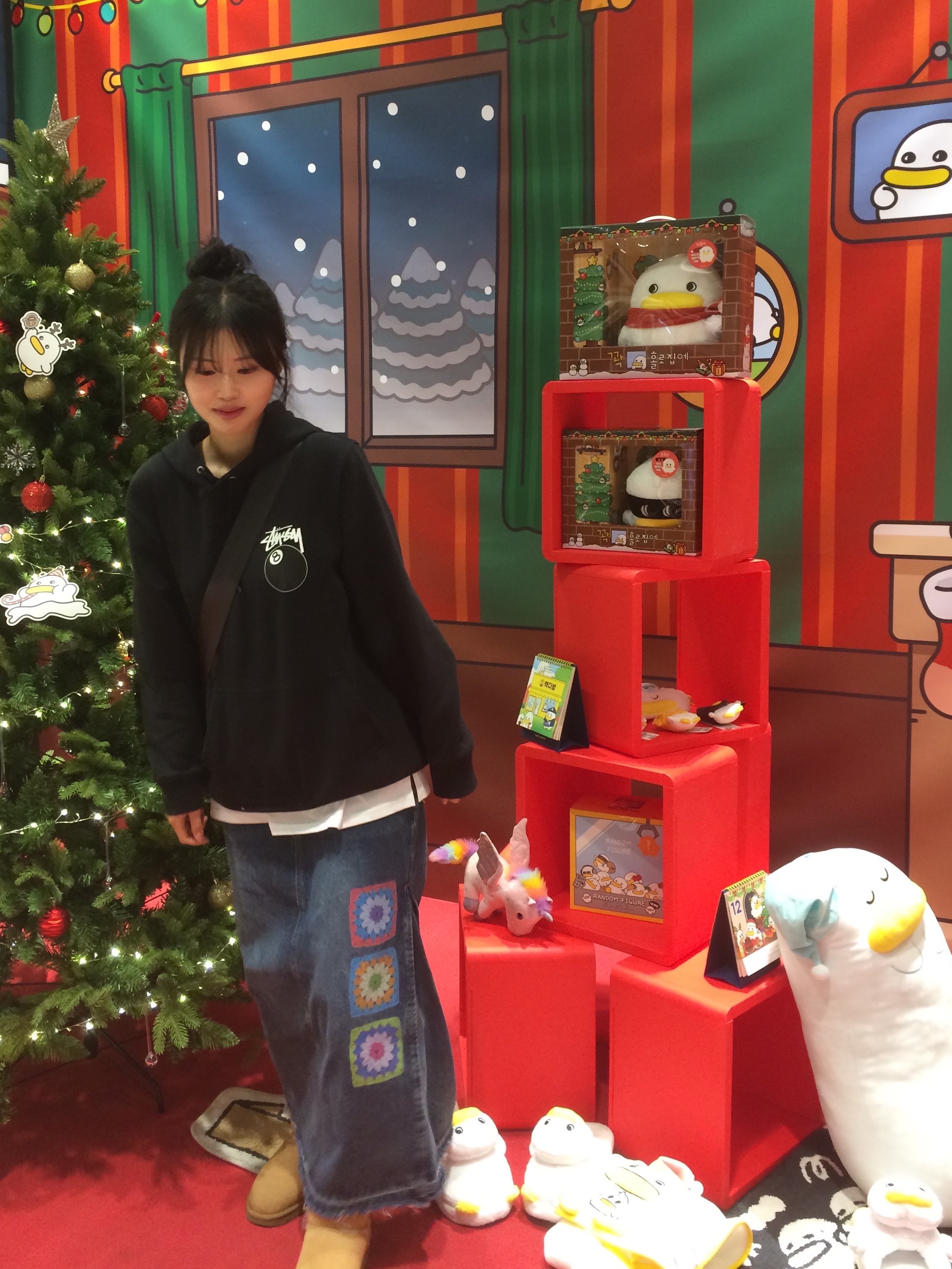 (W) UGG Classic Mini II Boots Chestnut, Stussy 8 Ball Hoodie Black - 21FW 착용 스타일 - 1