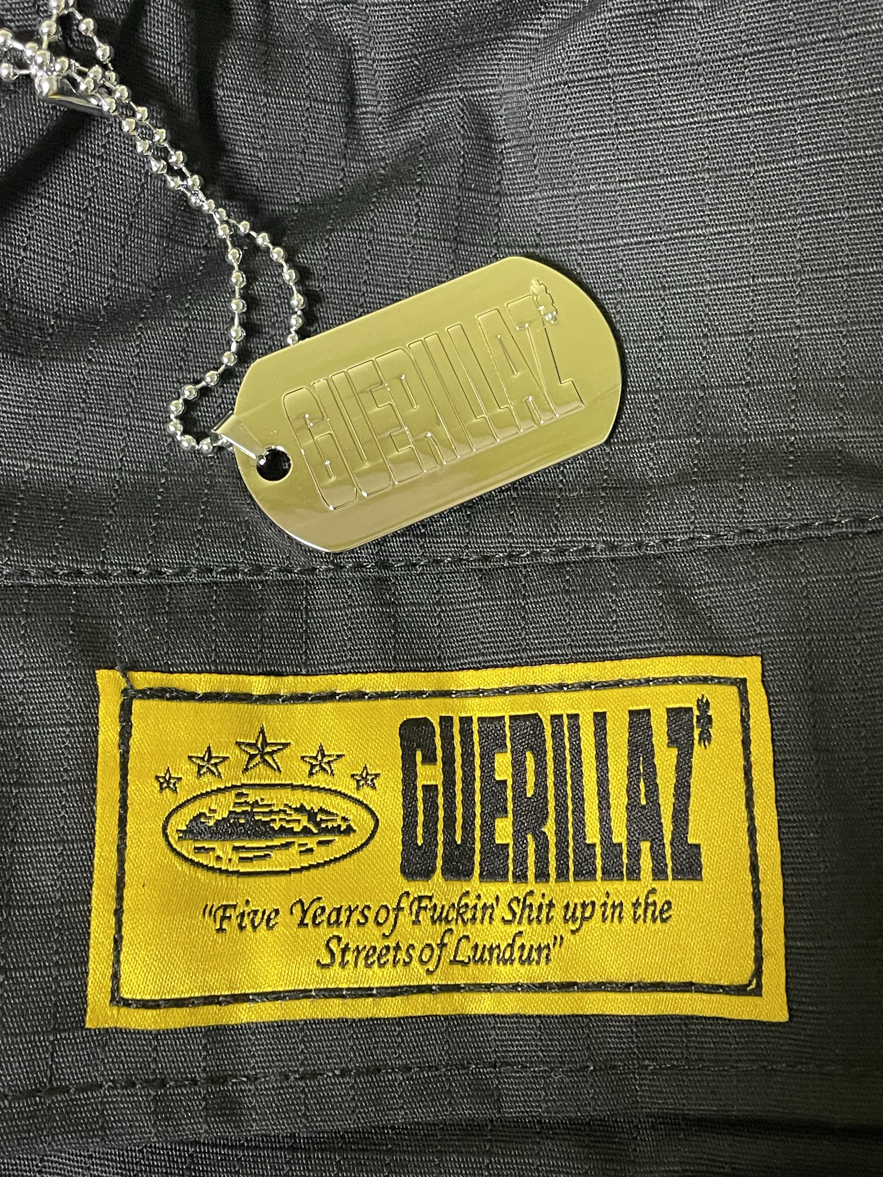 Denim Tears The Cotton Wreath Sweatshirt Black, Corteiz 5 Starz Special Edition Guerillaz Cargo Pants Black 착용 스타일 - 2