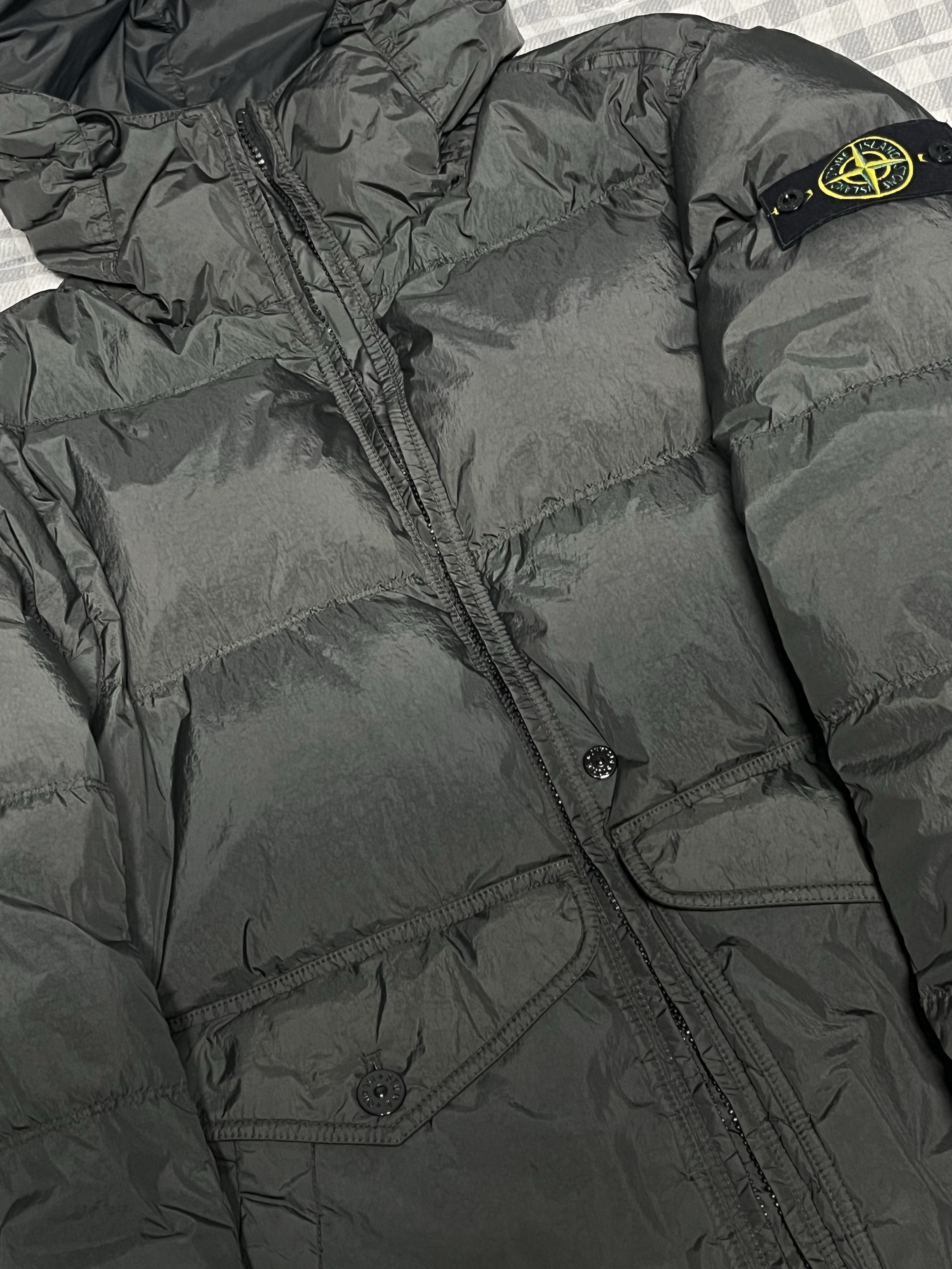 Stone Island 40723 Crinkle Reps Hooded Down Jacket Lead - 24FW 착용 스타일