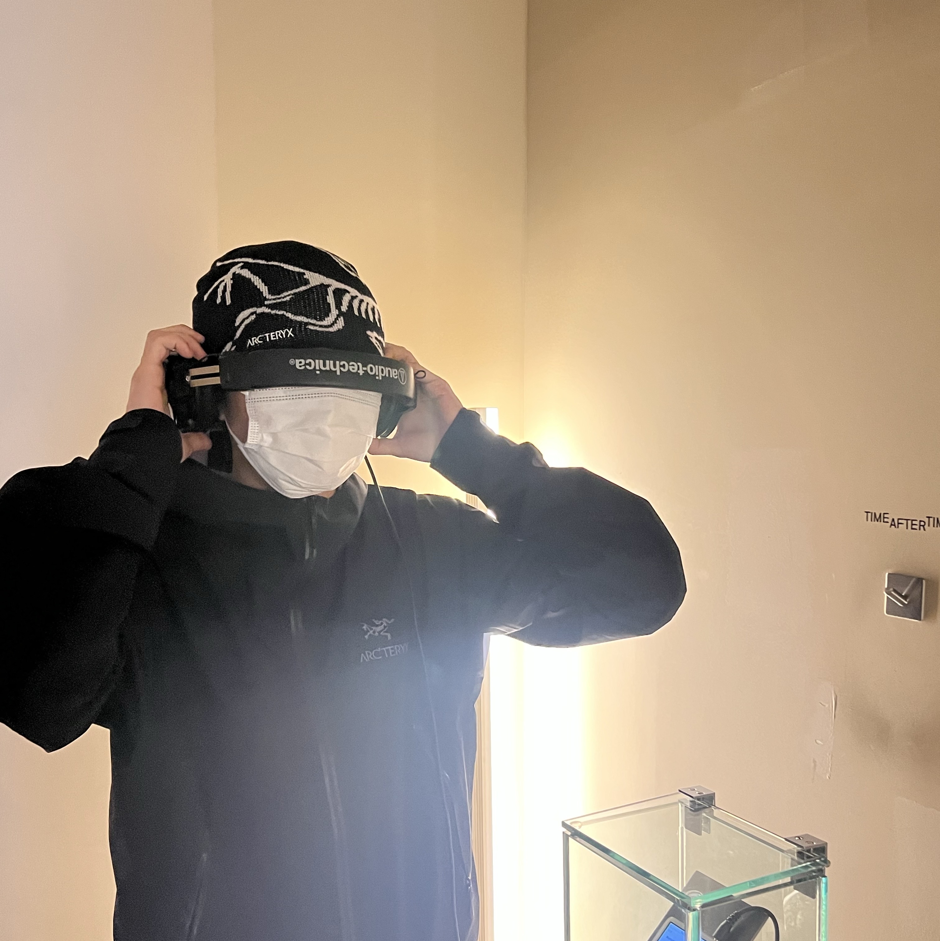 Arc'teryx Bird Head Toque Orca, Arc'teryx Beta Jacket Black 착용 스타일