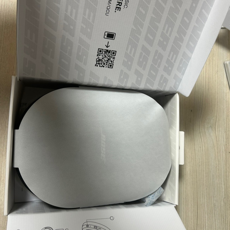 BOSE QC Ultra Black (Korean Ver.) 착용 스타일 - 3