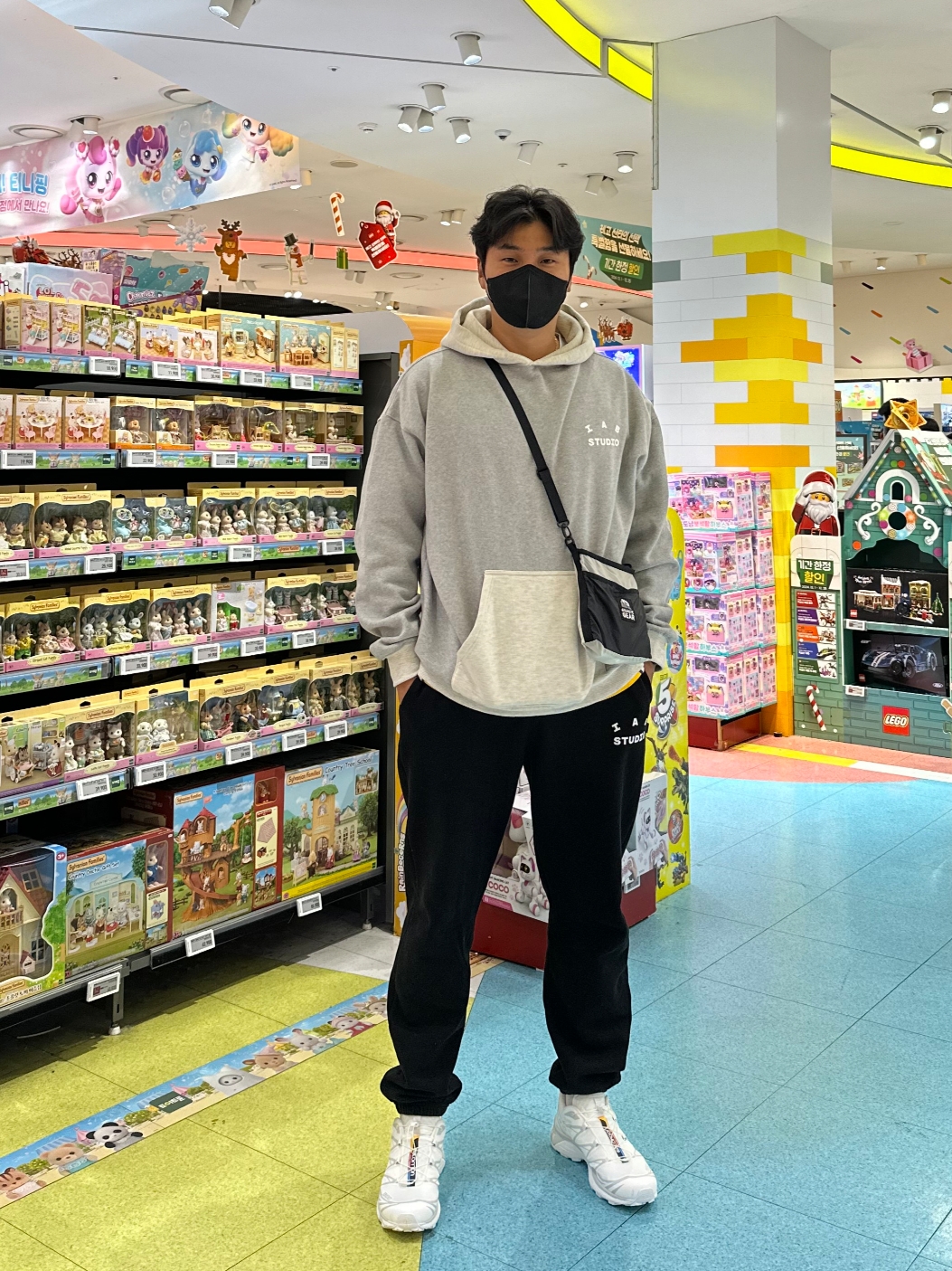 IAB Studio Hoodie Dual Gray, IAB Studio Sweatpants Black White - 23SS 착용 스타일