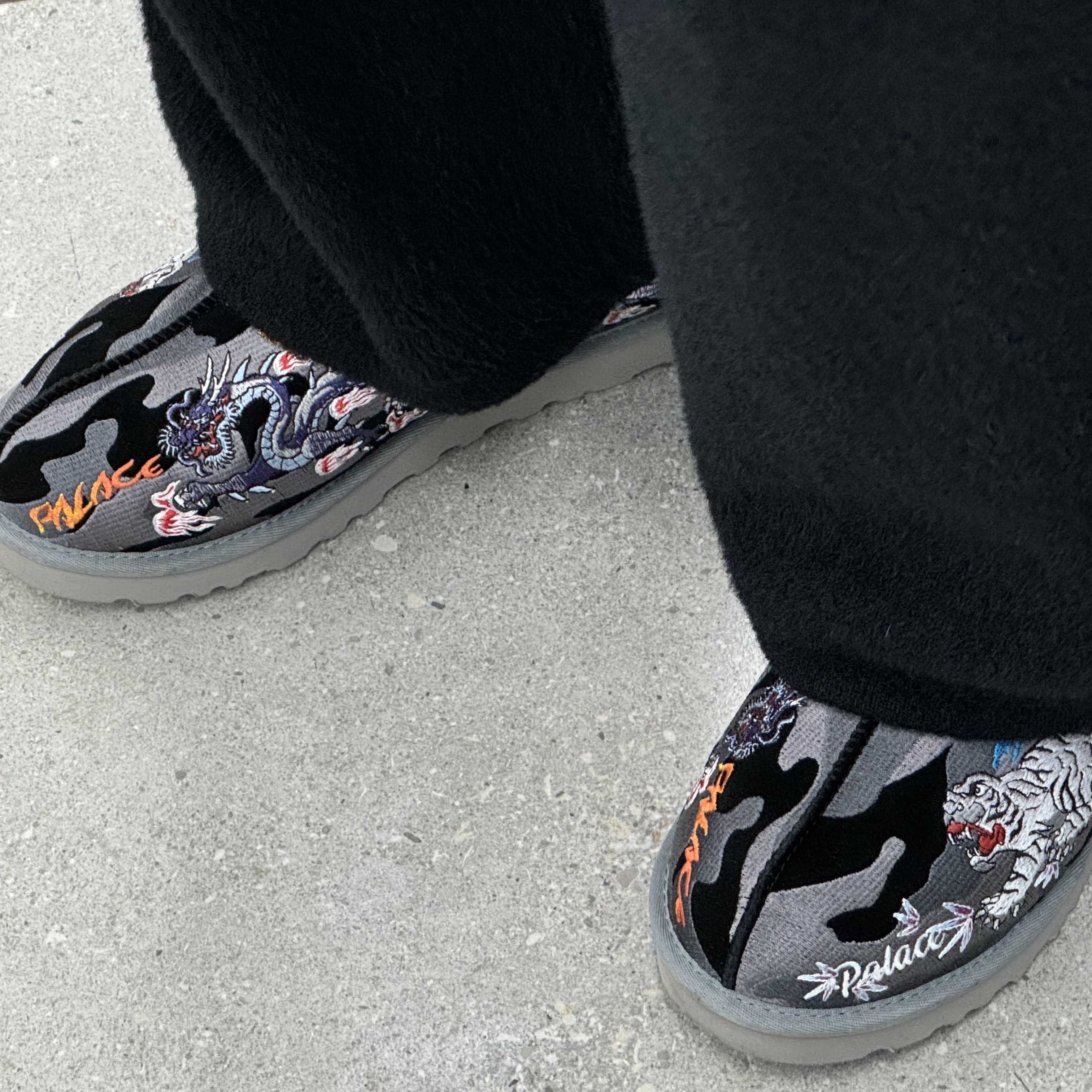 UGG x Palace Tasman Slipper Black Camo 착용 스타일