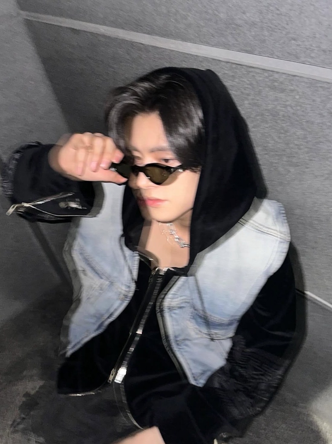 Gentle Monster Void 01 Black 착용 스타일