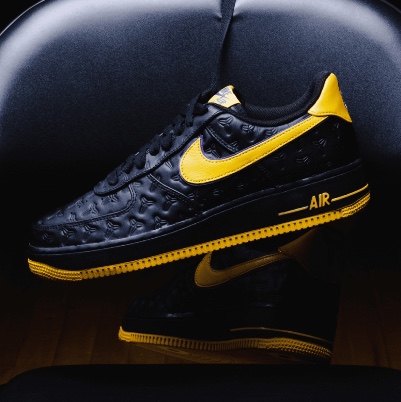 Nike x Kobe Bryant Air Force 1 Low QS Black Varsity Maize 착용 스타일 - 1