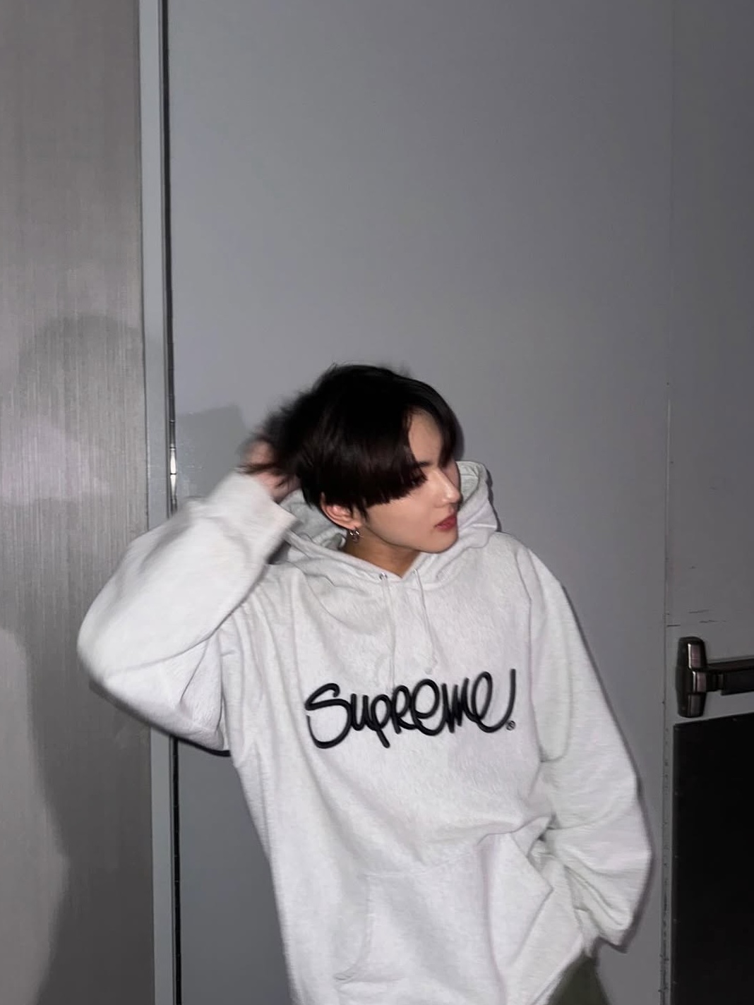 Supreme Raised Handstyle Hooded Sweatshirt Ash Grey - 22SS 착용 스타일