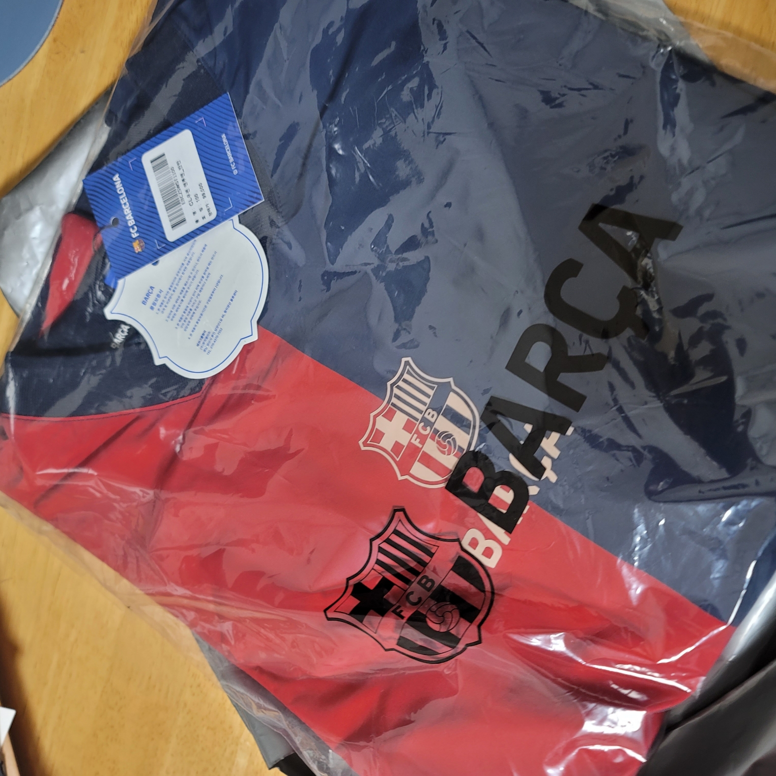 FC Barcelona Classic Line Retro Woven Sweatshirt Navy Red 착용 스타일 - 2
