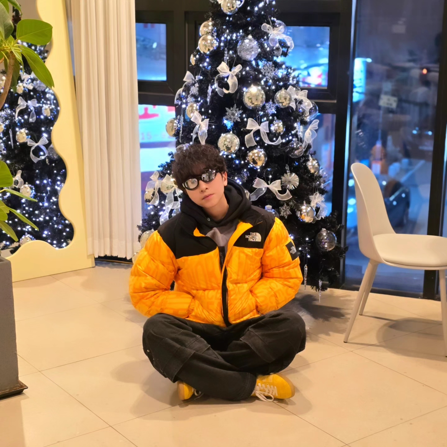 The North Face White Label Novelty Nuptse Down Jacket P Yellow, Flavorism Double Layered Wide Denim Pants Black 착용 스타일 - 3
