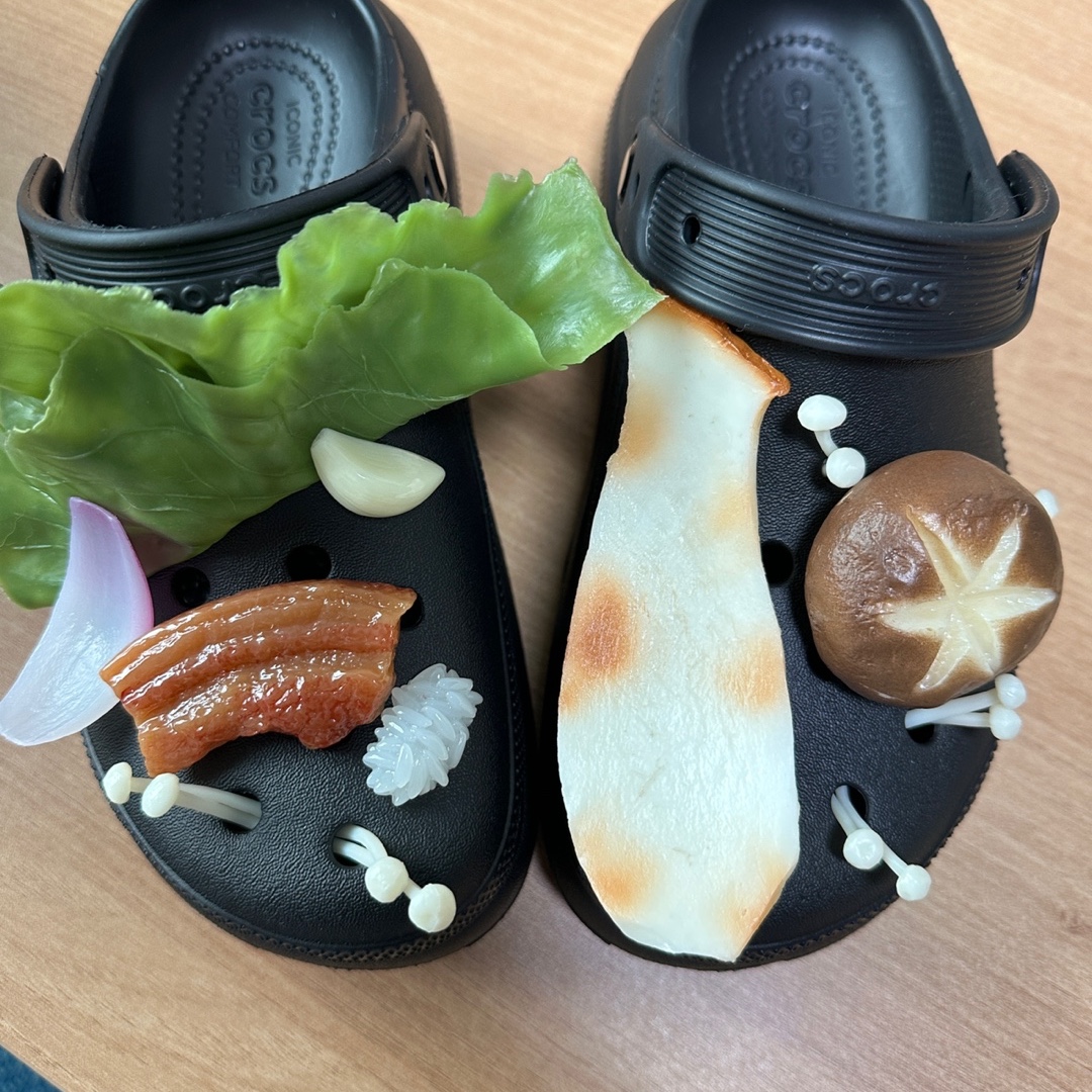 Crocs Classic Crush Clog Black 착용 스타일