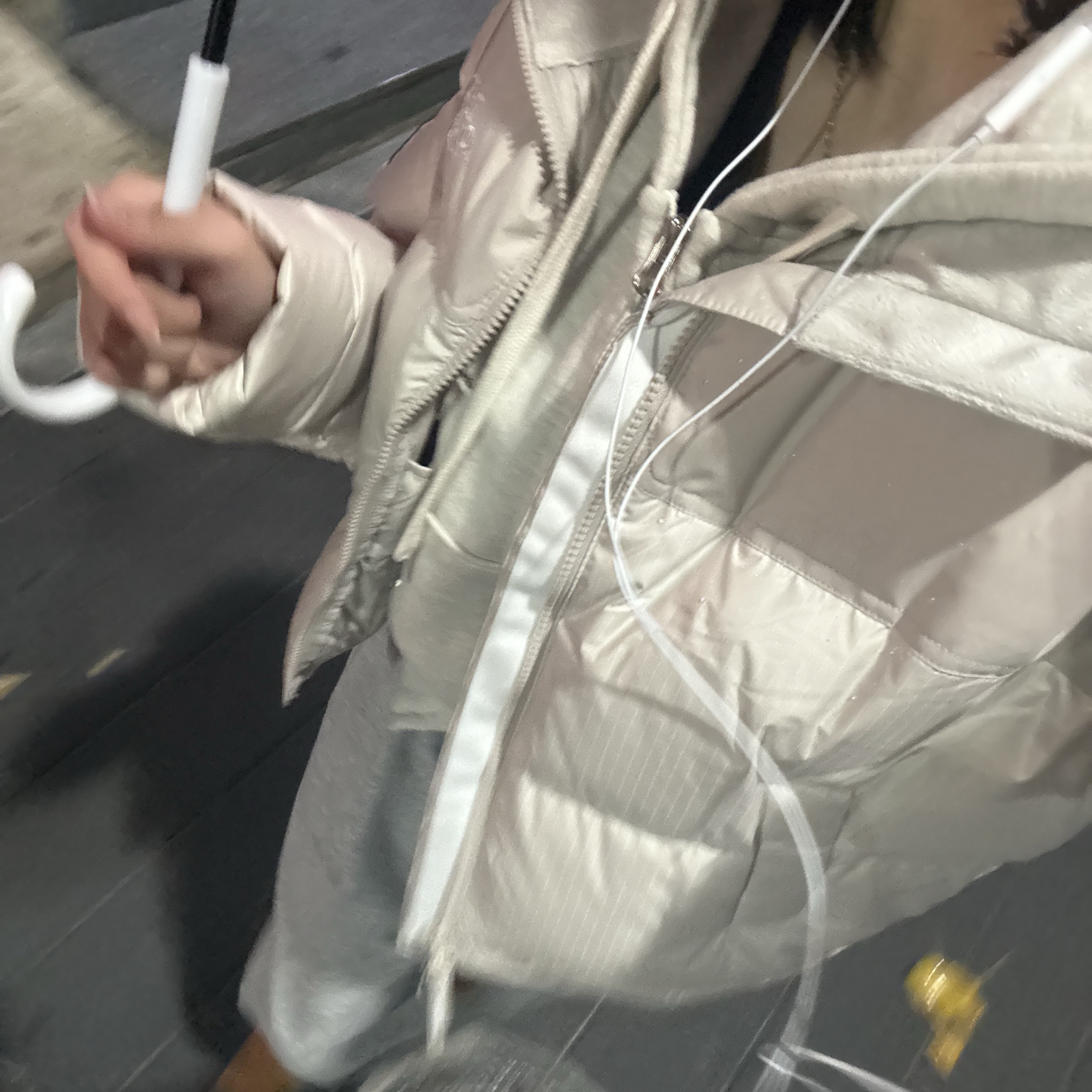 (W) The North Face White Label Novelty Nuptse Down Jacket Cream Beige 착용 스타일