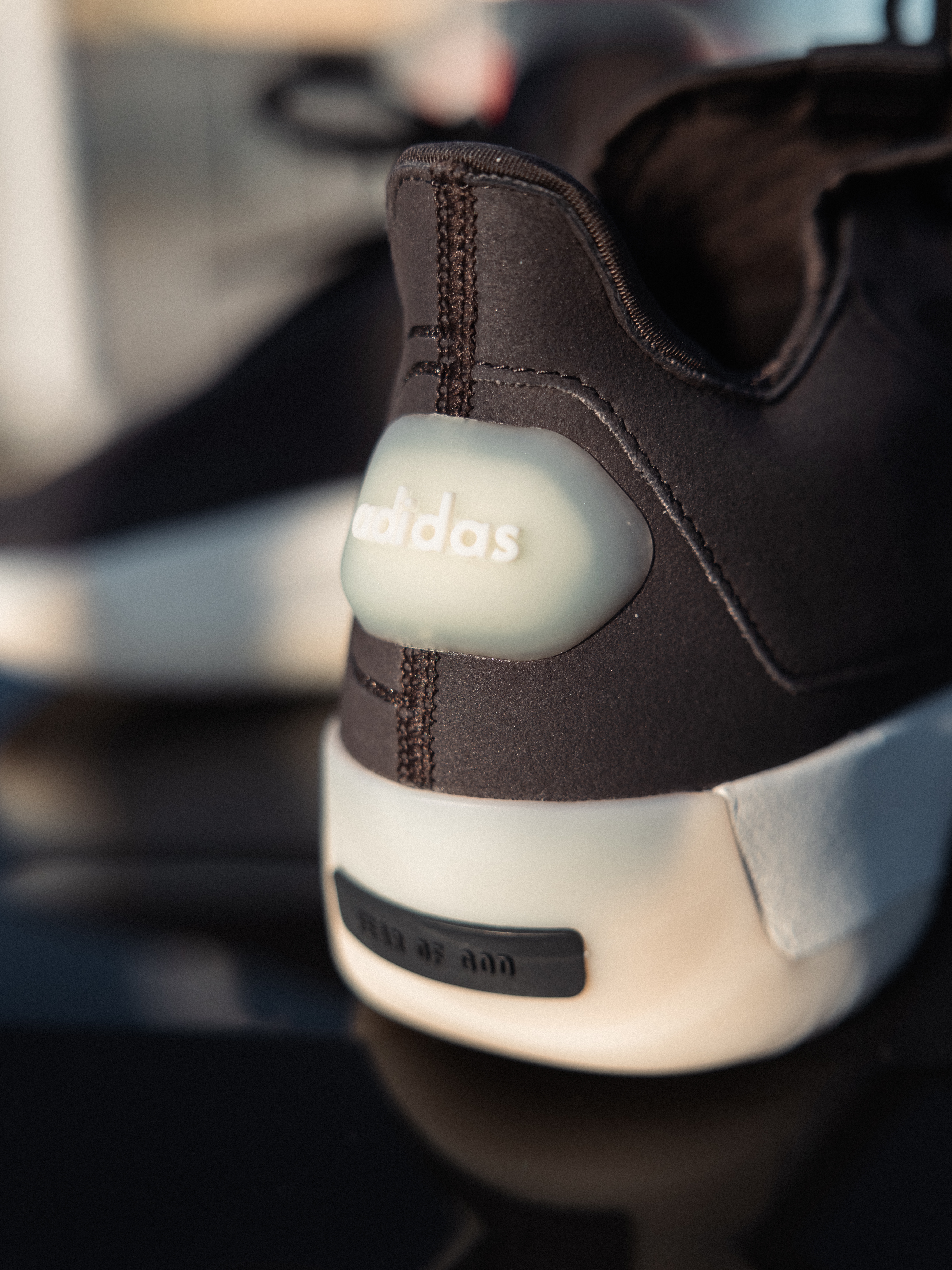 Adidas x Fear of God Athletics II Basketball Night Brown 착용 스타일 - 5