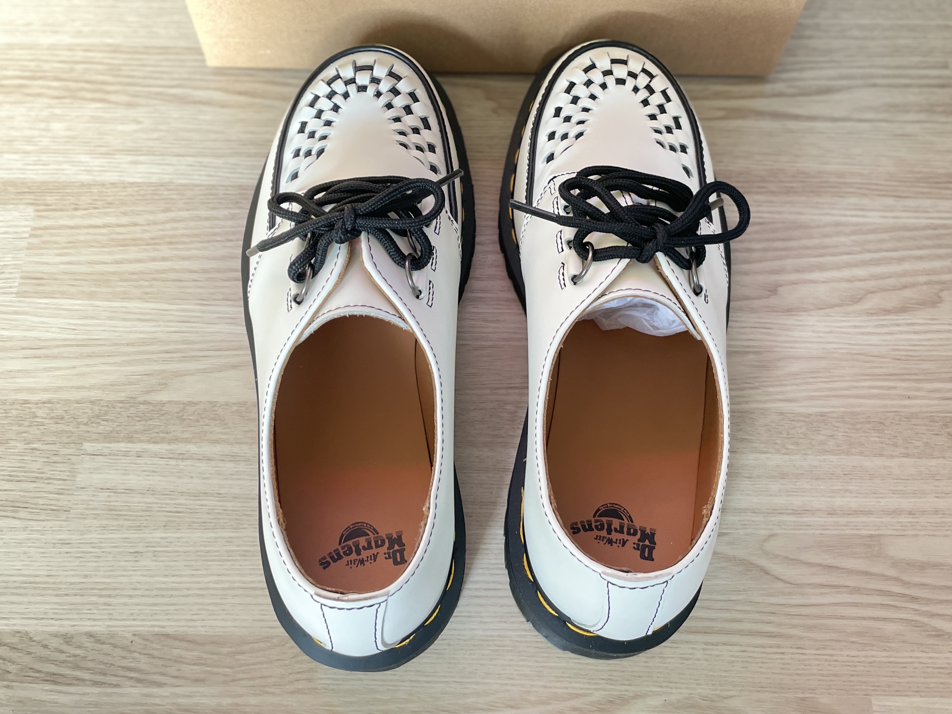 Dr. Martens x Supreme Ramsey Creeper Silver 착용 스타일 - 3