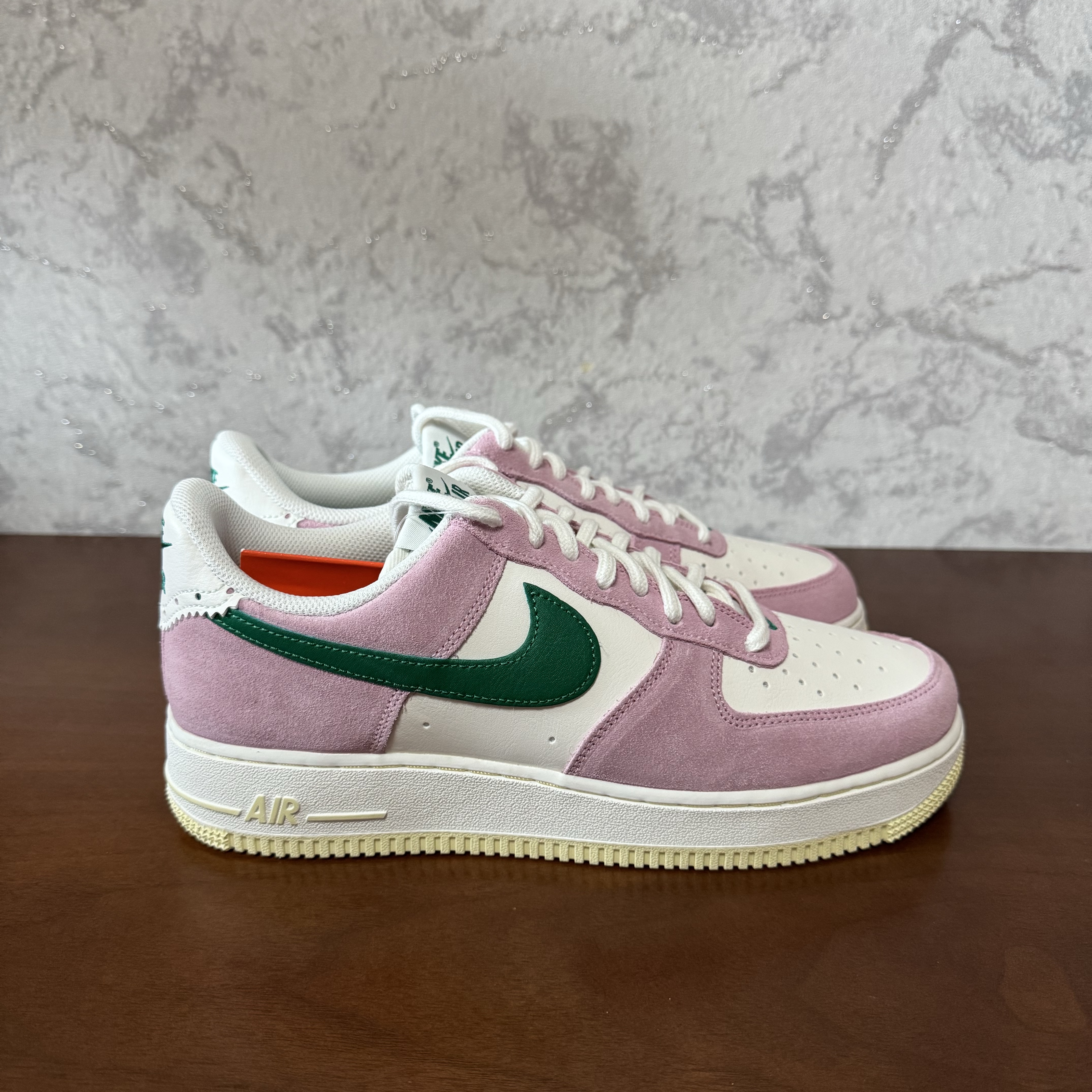Nike Air Force 1 '07 Sail Medium Soft Pink 착용 스타일 - 2