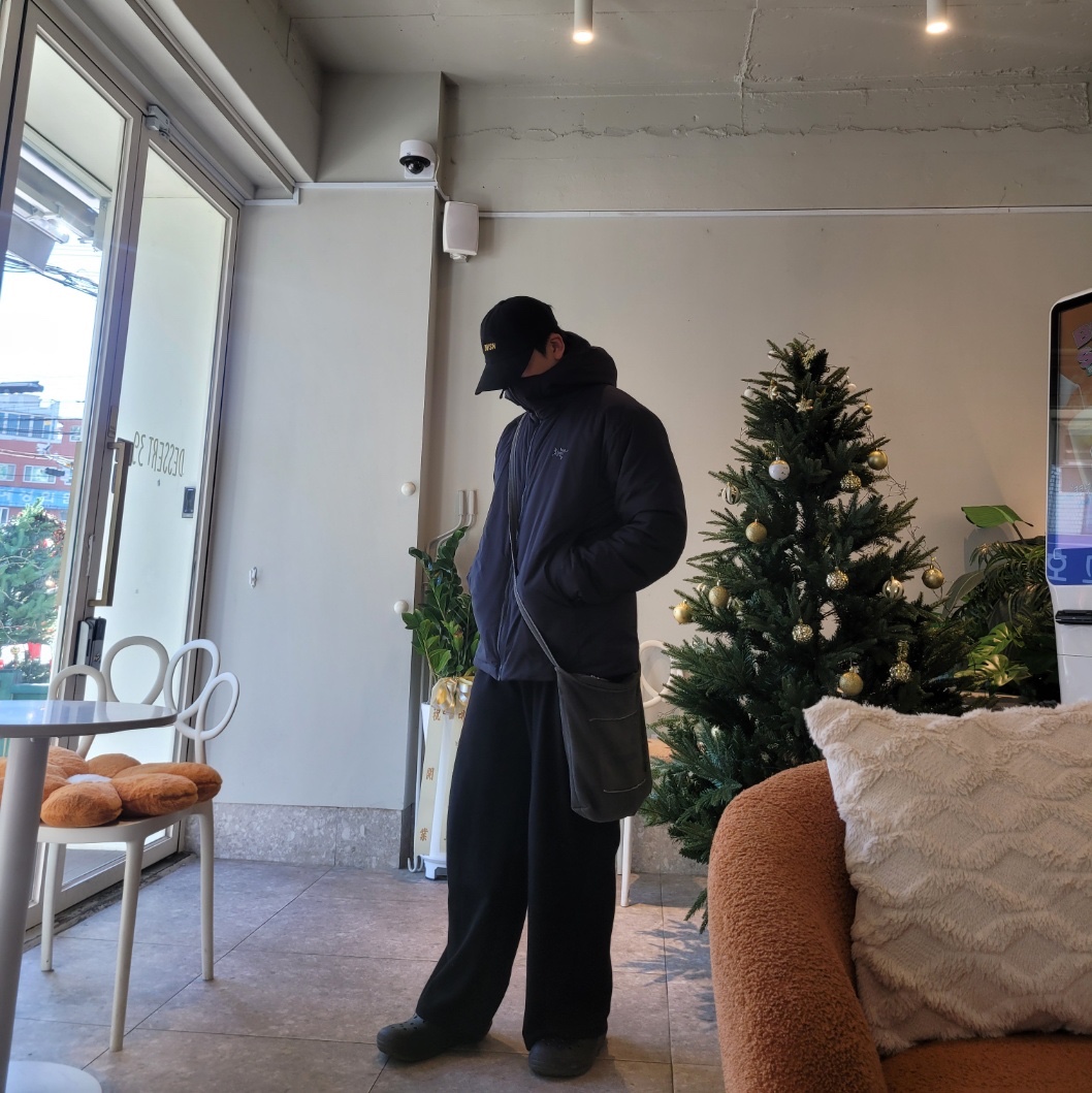 Arc'teryx Atom Heavyweight Hoody Black 착용 스타일