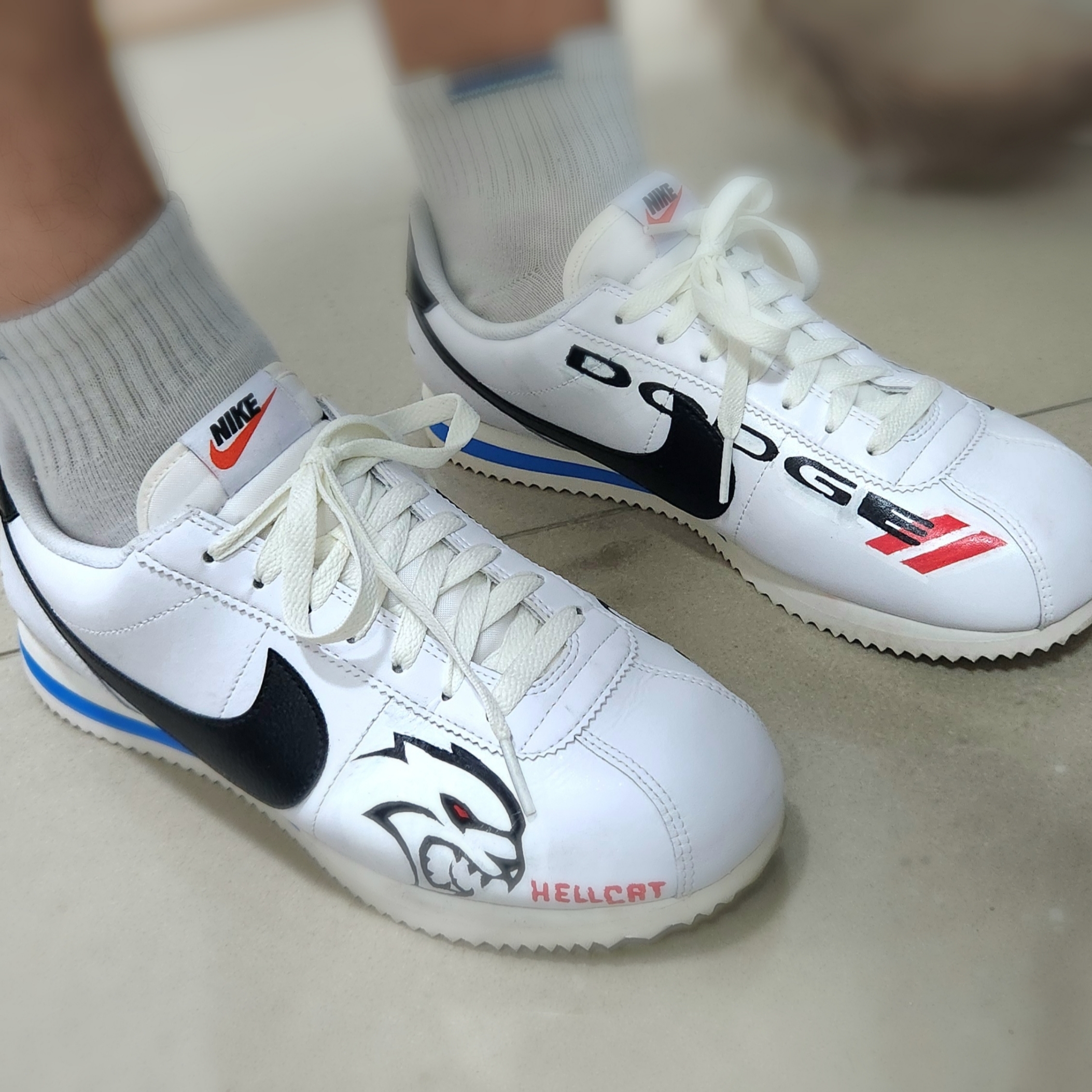 Nike Cortez White and Black 착용 스타일 - 2
