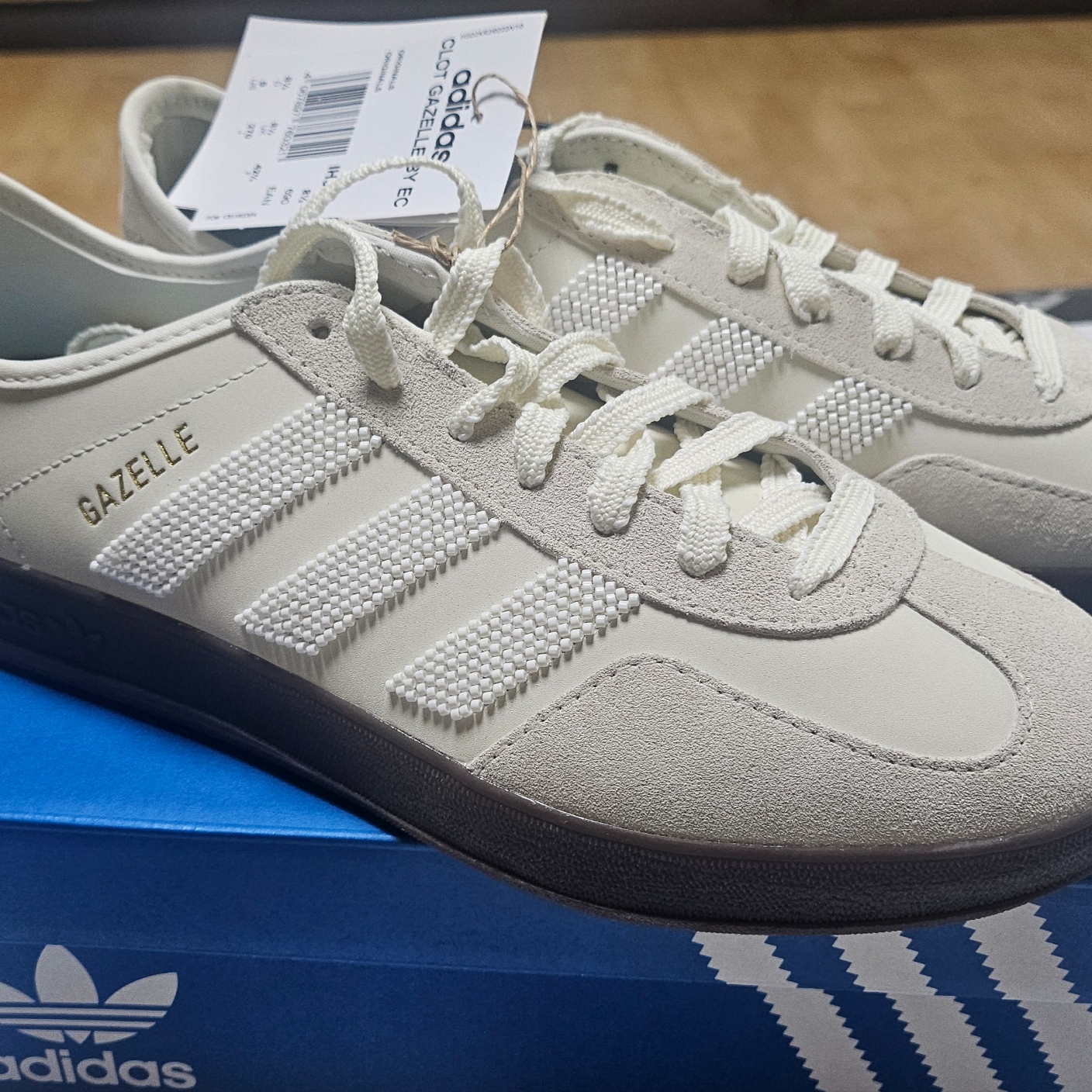 Adidas x Clot Gazelle OG Off White Cloud White 착용 스타일 - 1