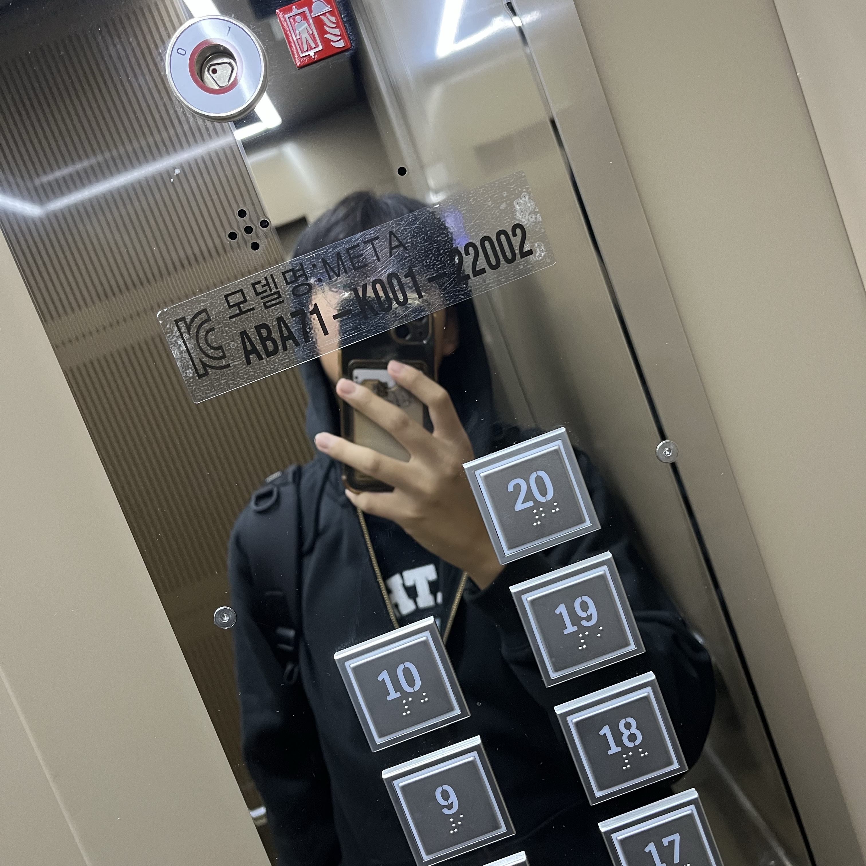 Carhartt Loose Fit Midweight Regular Full Zip Sweatshirt Black, BAPE ABC Camo College T-Shirt Black Blue 착용 스타일
