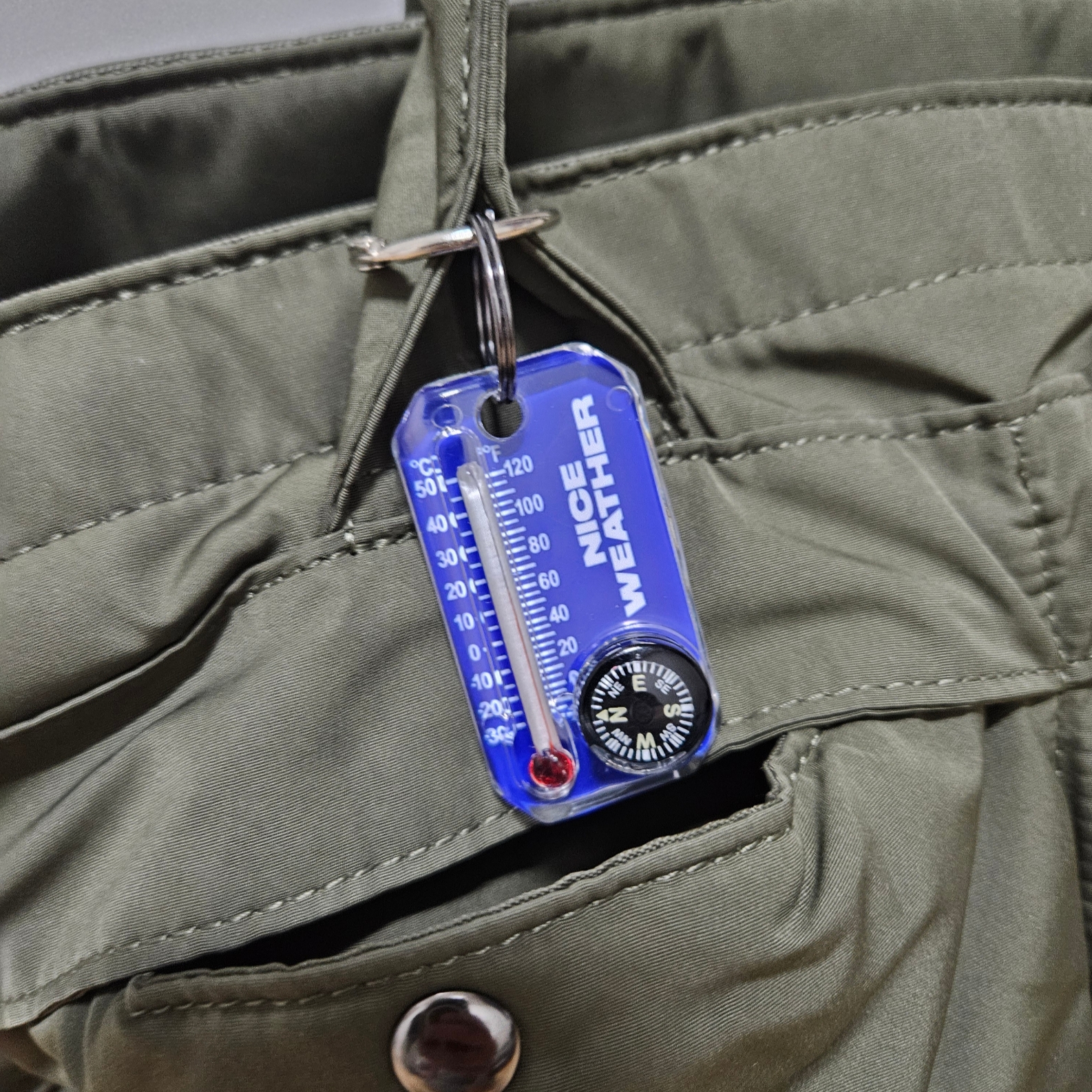 Nice Weather Thermometer Keyring Blue 착용 스타일