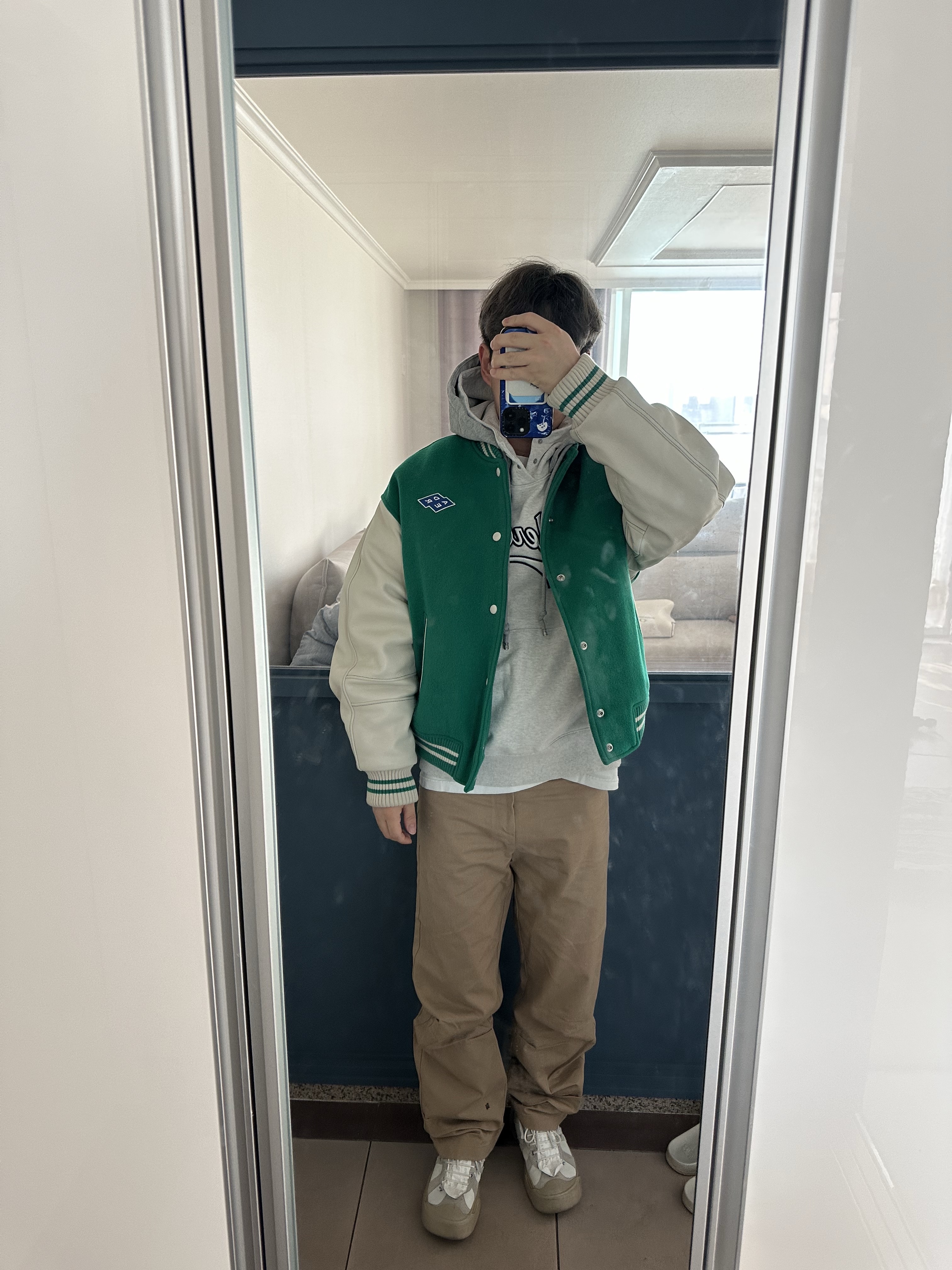 Ader Error Og; 7th @9211 Jacket Green, Ader Error Og; 8th @8221 Hoodie Oatmeal 착용 스타일