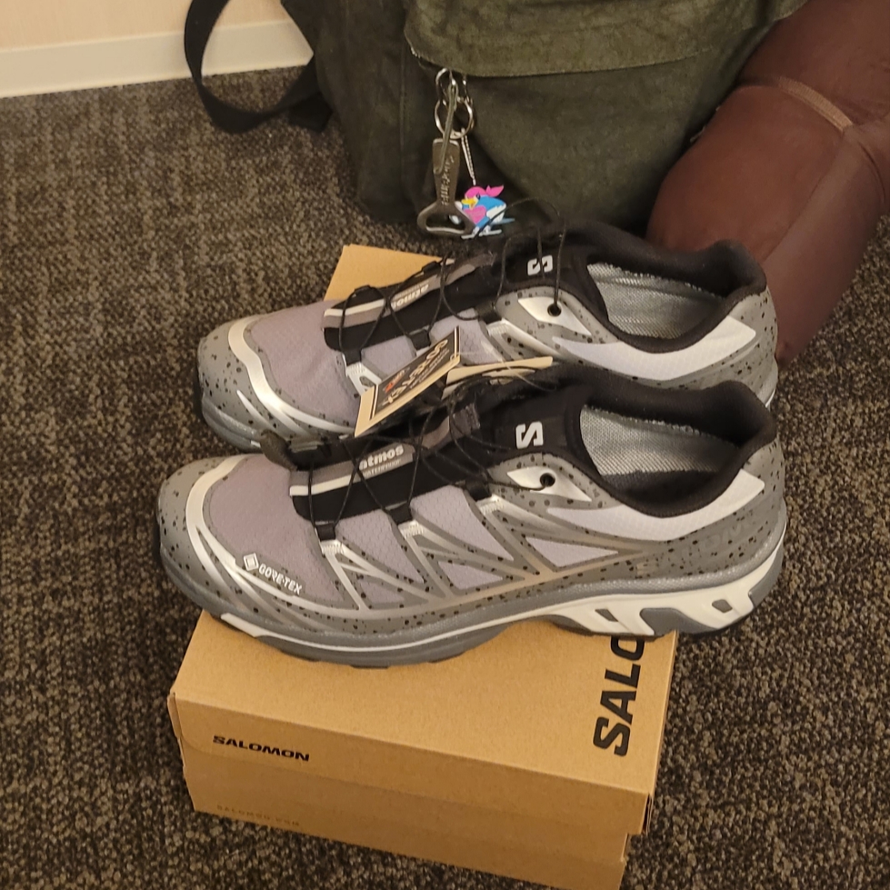 Salomon x Atmos XT-6 GTX Grey Silver 착용 스타일 - 1