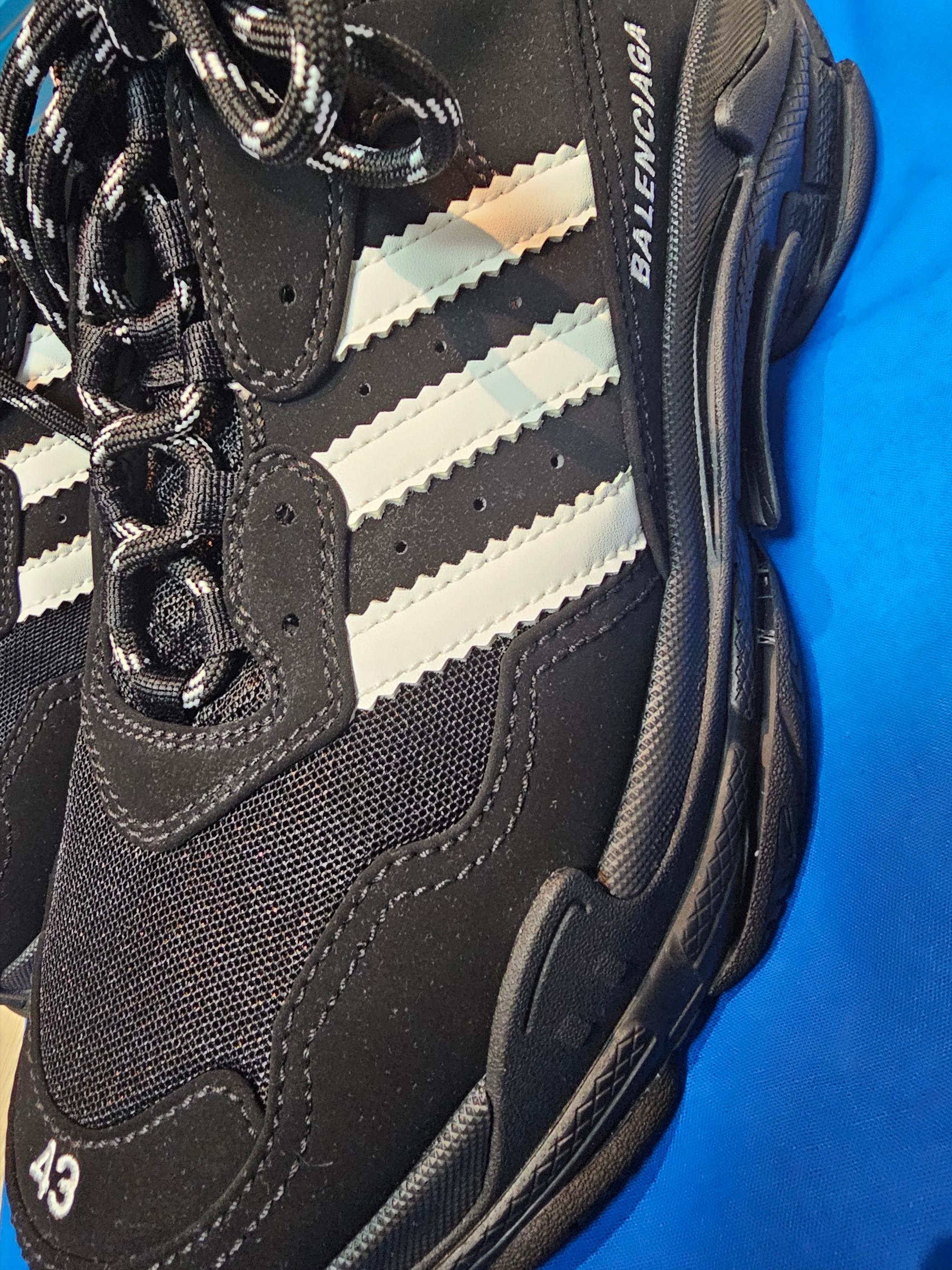 Balenciaga x Adidas Triple S Sneakers Black 착용 스타일