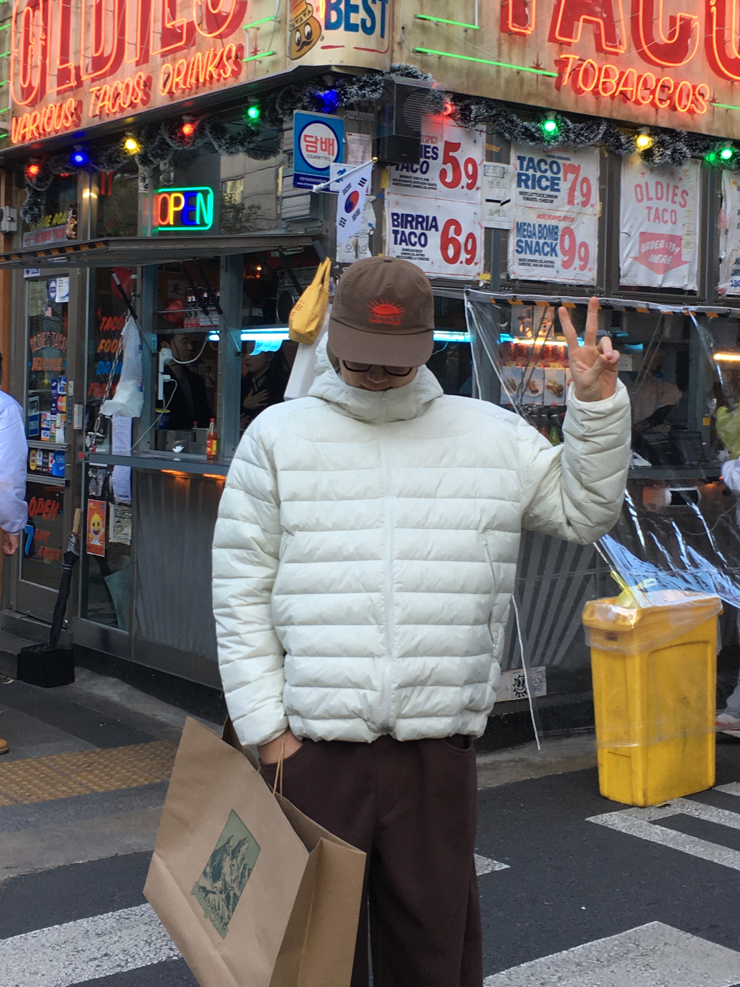[6% 적립] NegativeThree Moley Tracking Sneakers Nut Brown 착용 스타일 - 2