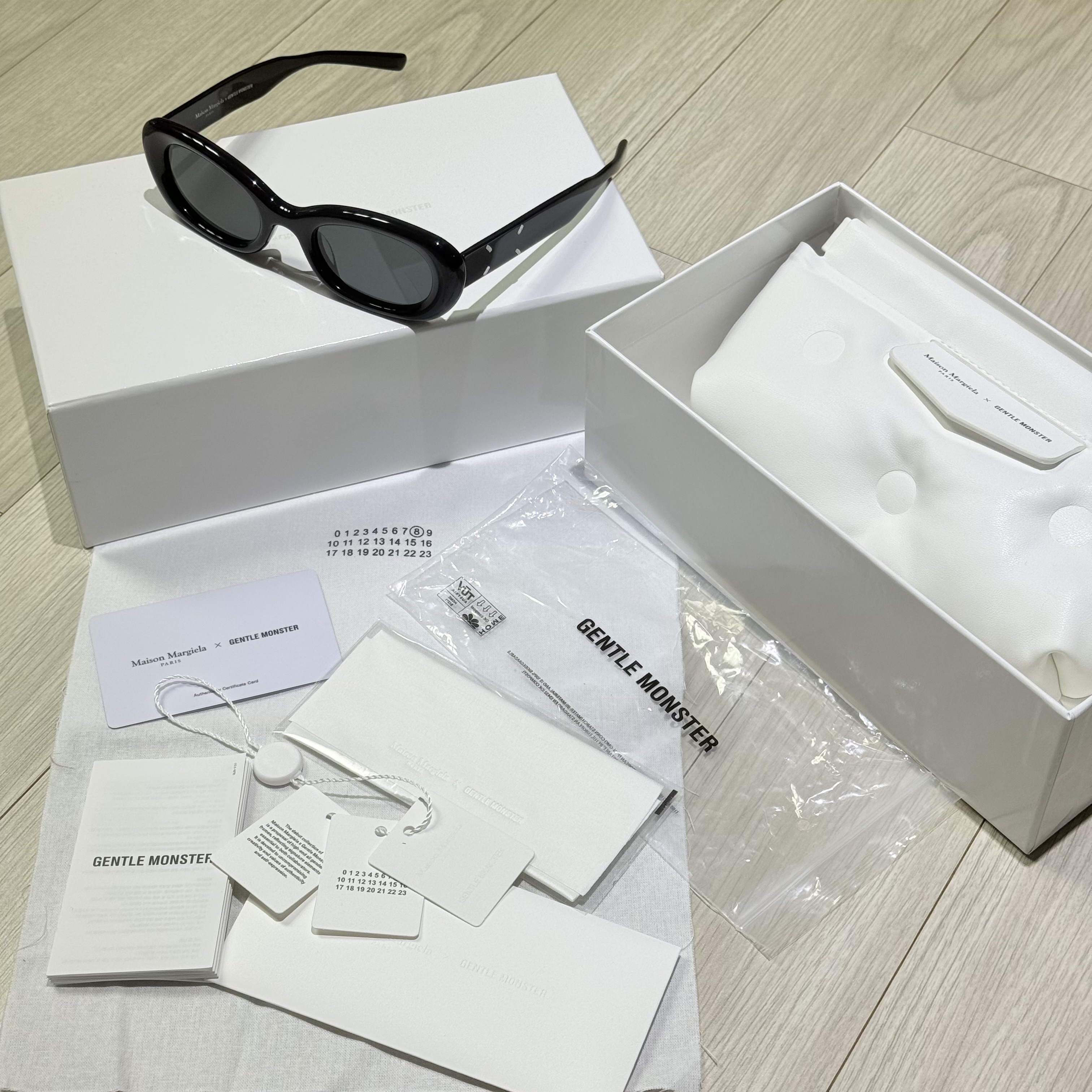 Gentle Monster x Maison Margiela MM004 Black Black 착용 스타일