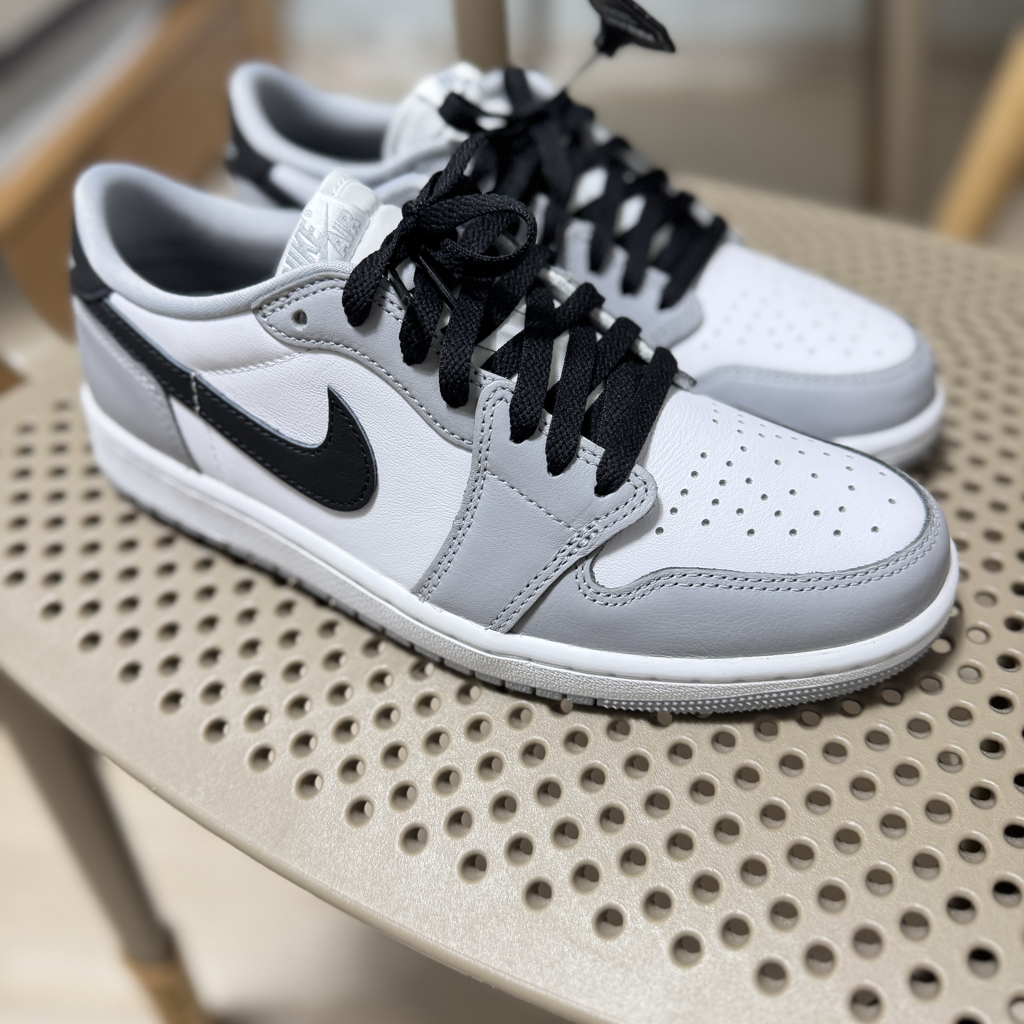 Jordan 1 Retro Low OG Wolf Grey and White 착용 스타일 - 3