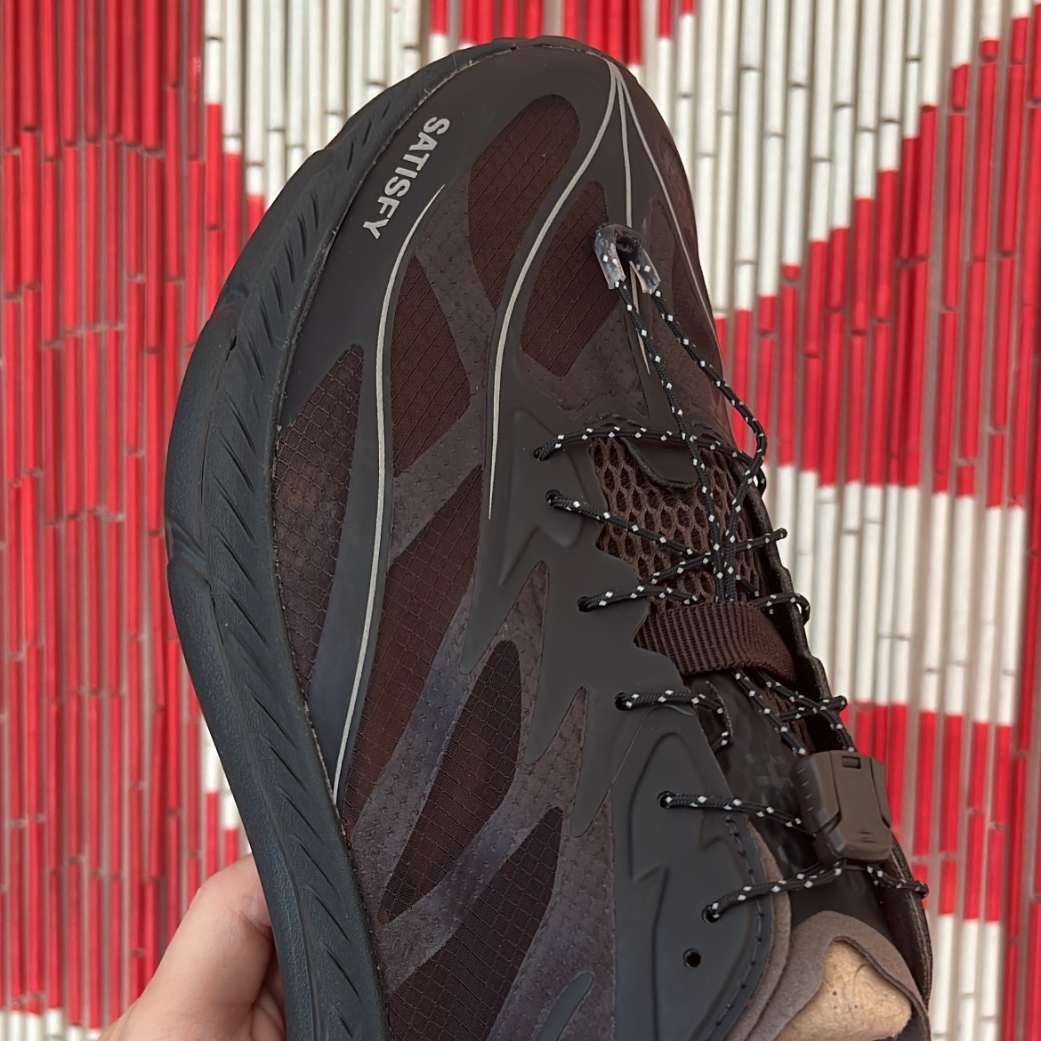 Hoka x Satisfy Mafate Speed 4 Lite Coffee 착용 스타일