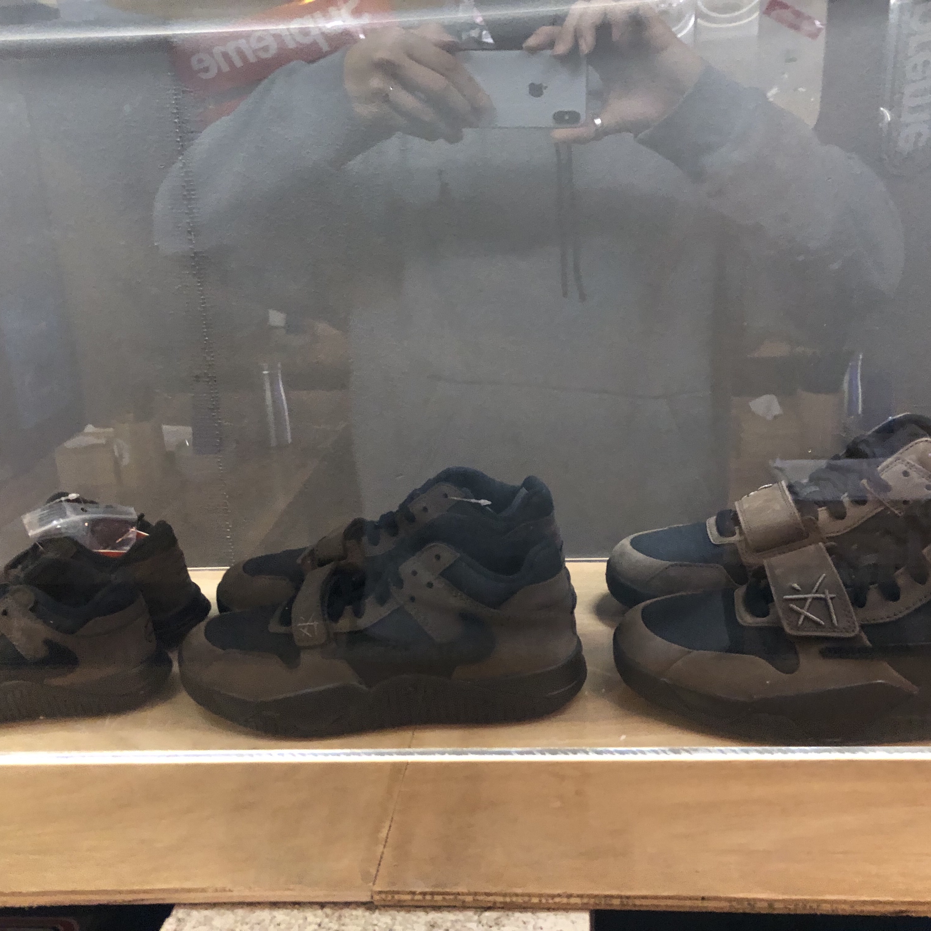 Nike x Kobe Bryant Air Force 1 Low Retro QS Varsity Maize and Varsity Purple, (PS) Jordan x Travis Scott Jumpman Jack TR Black and Dark Mocha 착용 스타일 - 2
