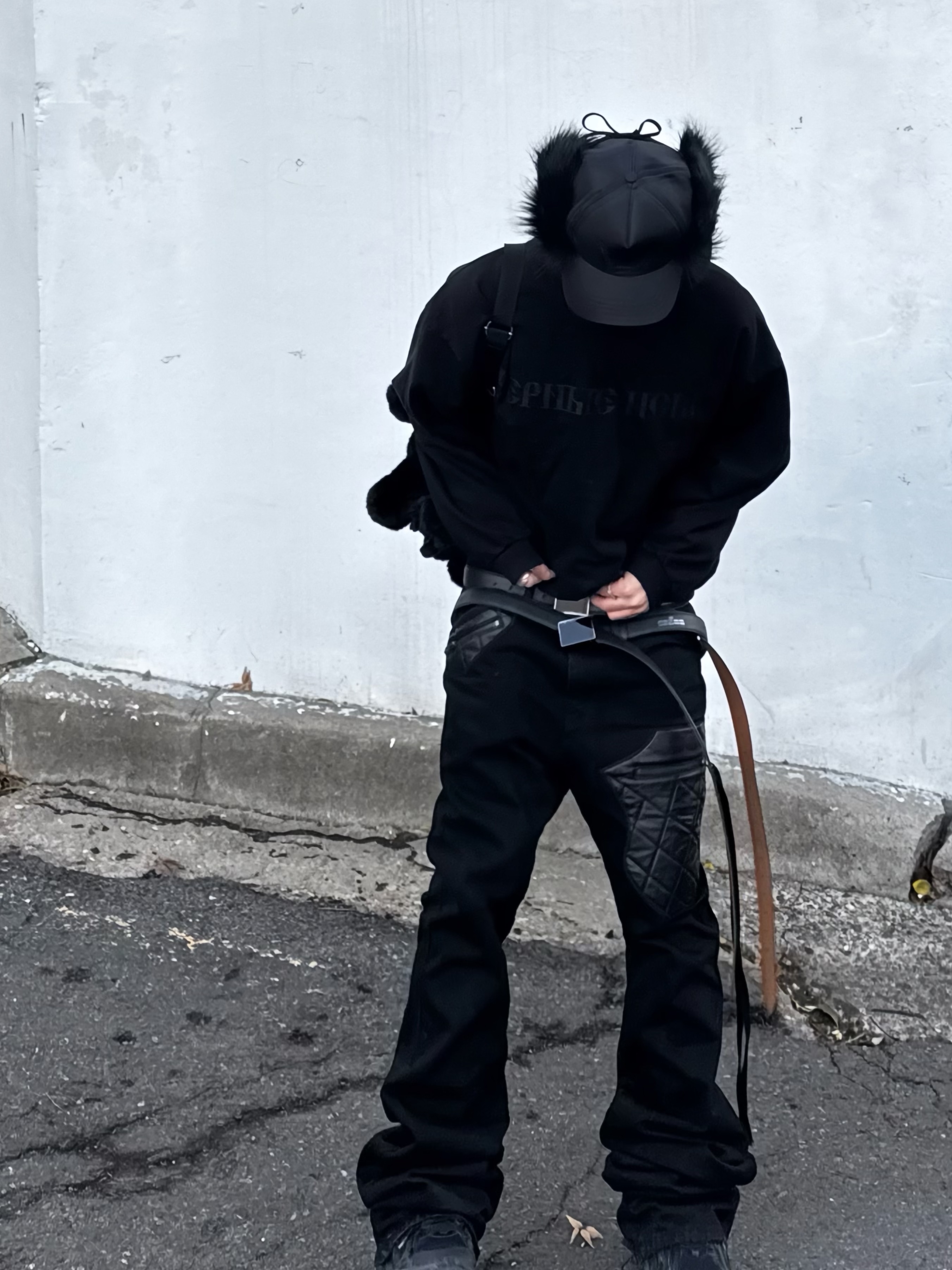 Yeezy x Gosha Rubchinskiy YZY Black Dogs Hoodie Black, Open Yy Faux Fur Earflap Cap Black 착용 스타일 - 2