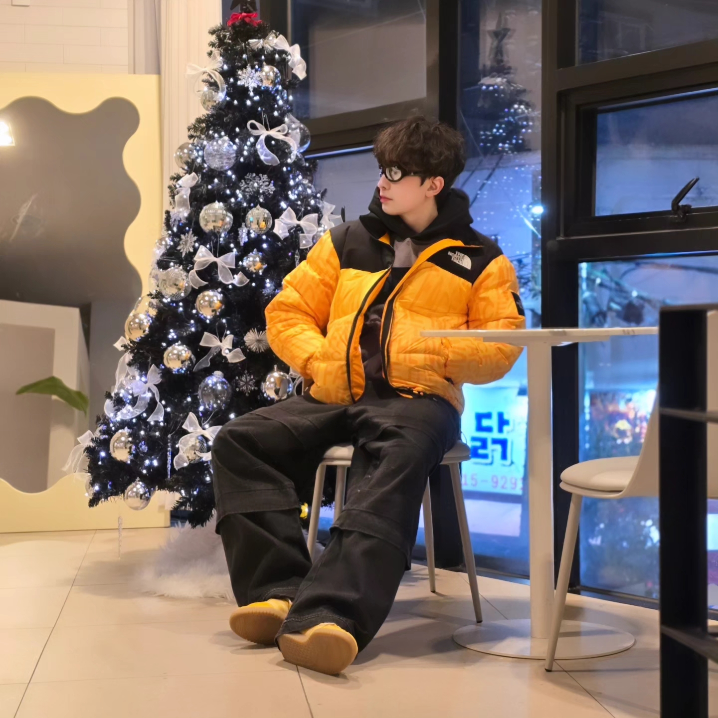 The North Face White Label Novelty Nuptse Down Jacket P Yellow, Flavorism Double Layered Wide Denim Pants Black 착용 스타일 - 1