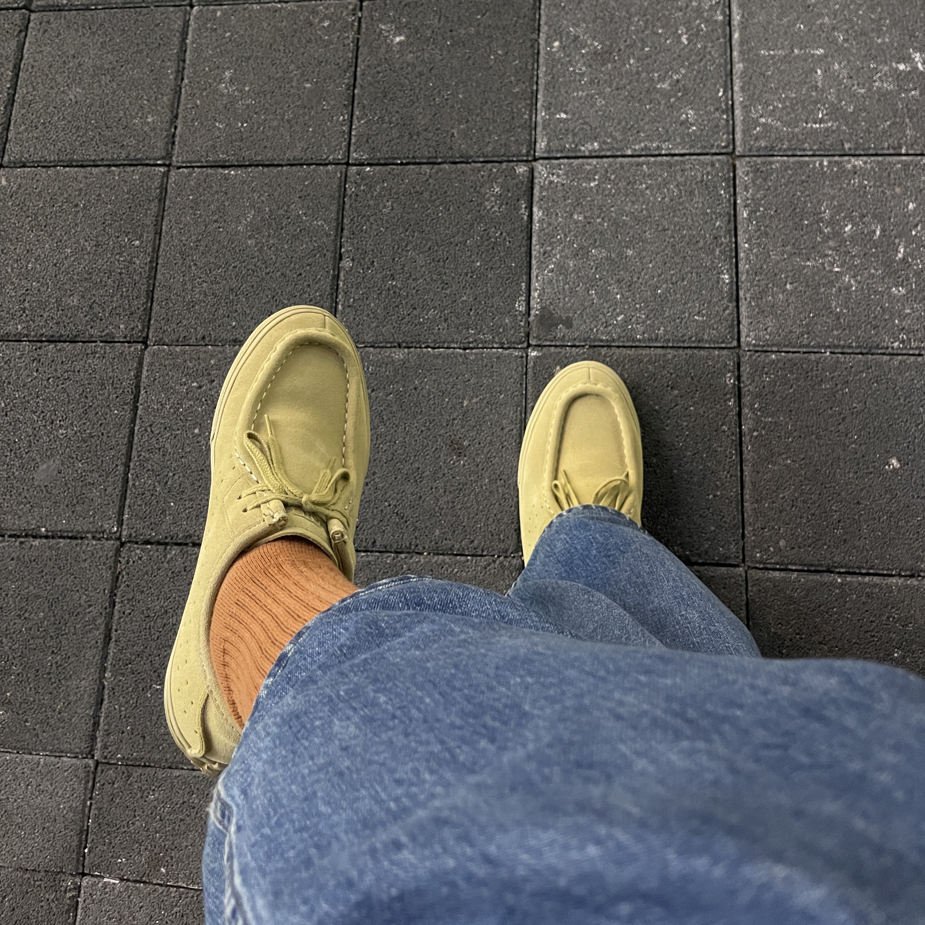 Vans Carver Low Sand Beige 착용 스타일