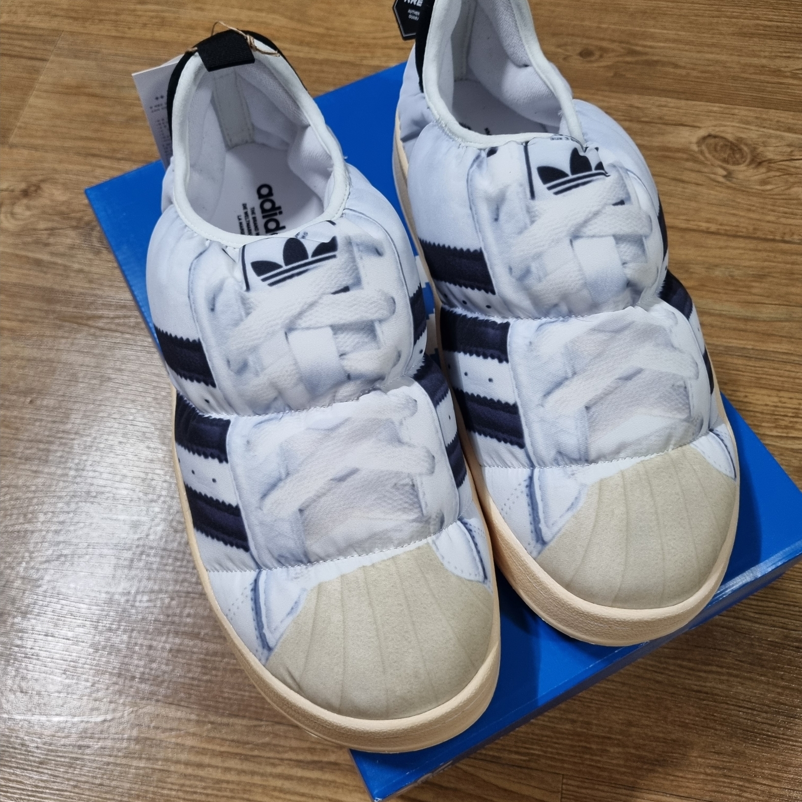 Adidas Puffylette Superstar Cloud White 착용 스타일