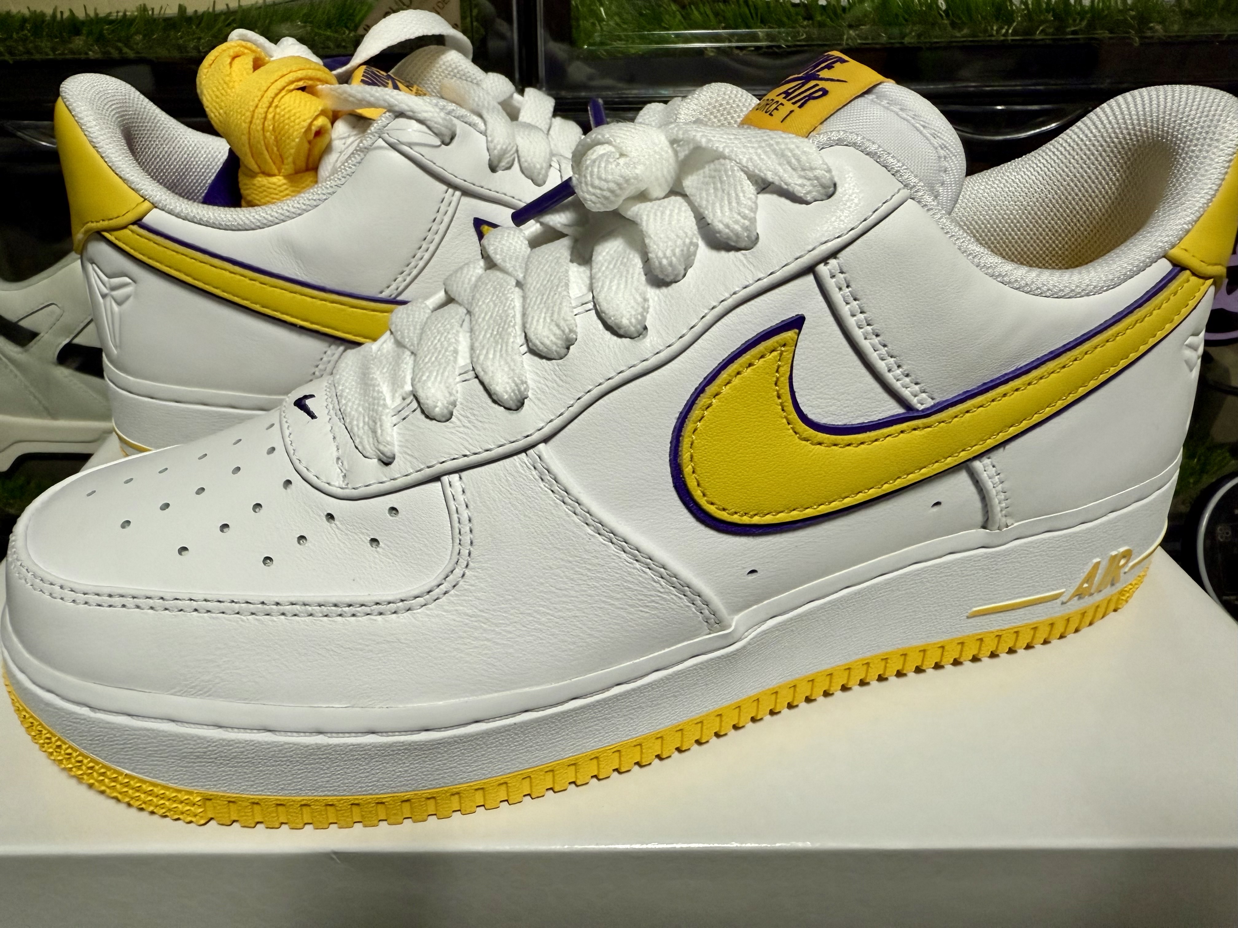 Nike x Kobe Bryant Air Force 1 Low Retro QS Varsity Maize and Varsity Purple 착용 스타일 - 1