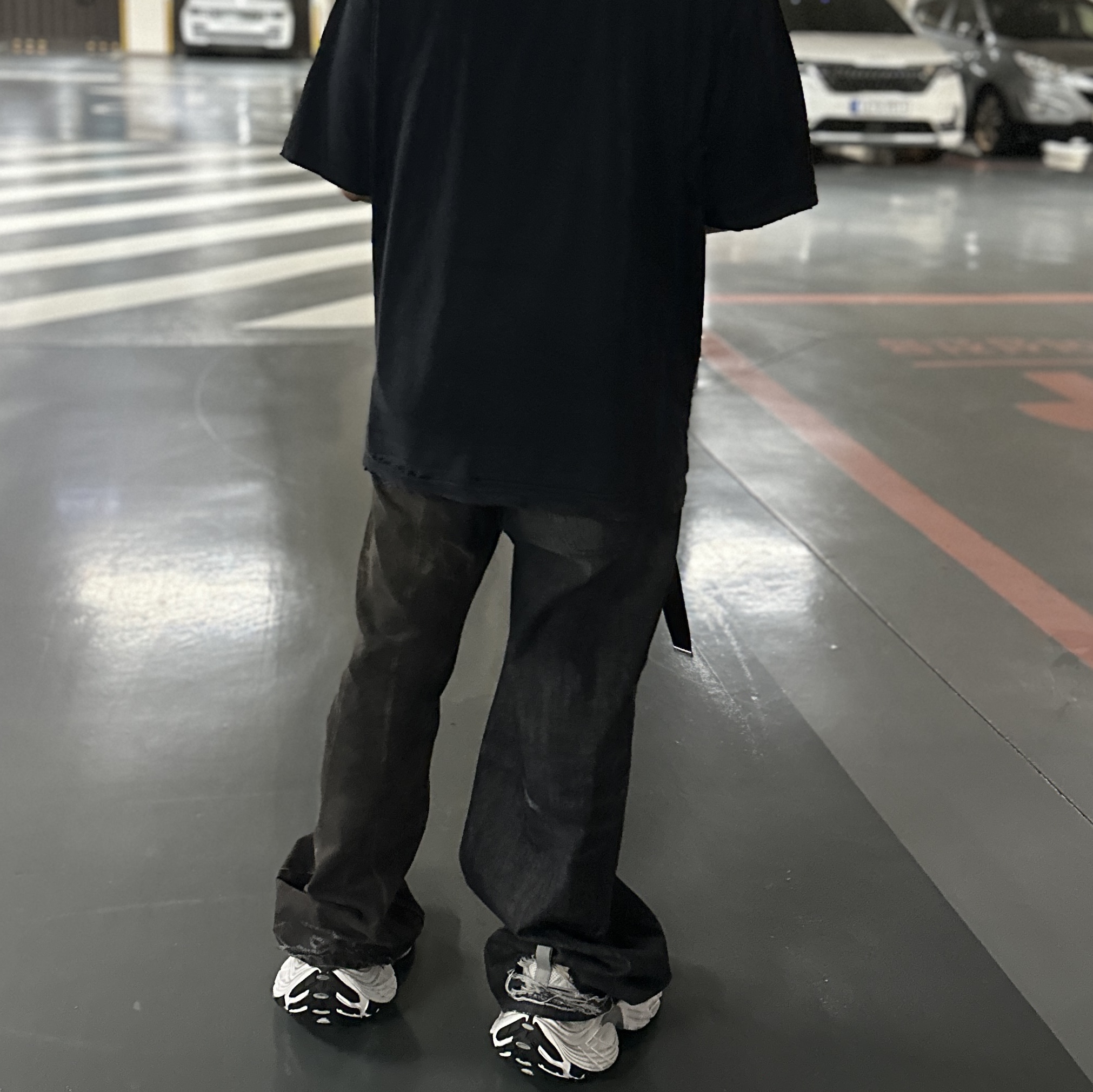Balenciaga Fifty Fifty Pants Black, Balenciaga 10XL Sneakers White Grey Silver Black 착용 스타일