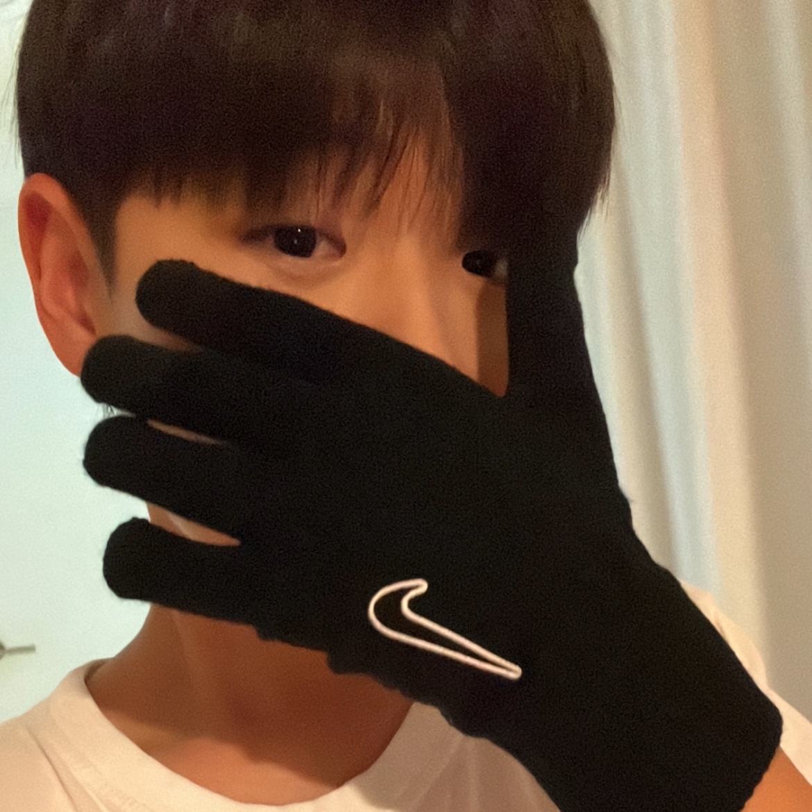 Nike Therma-Fit Academy Gloves Black 착용 스타일