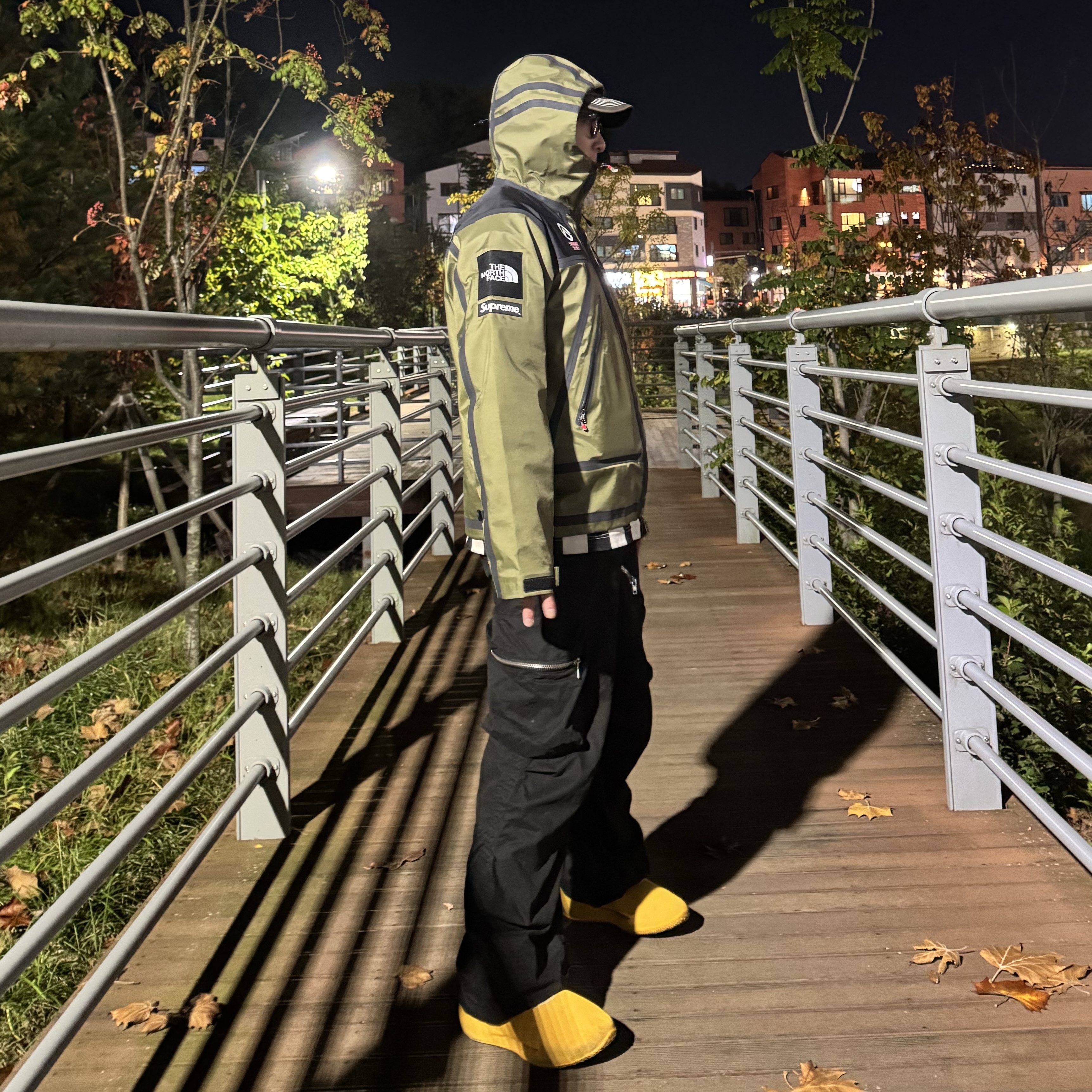 Supreme x The North Face Summit Series Outer Tape Seam Jacket Olive - 21SS, Adidas Yeezy Knit RNR Sulfur 착용 스타일