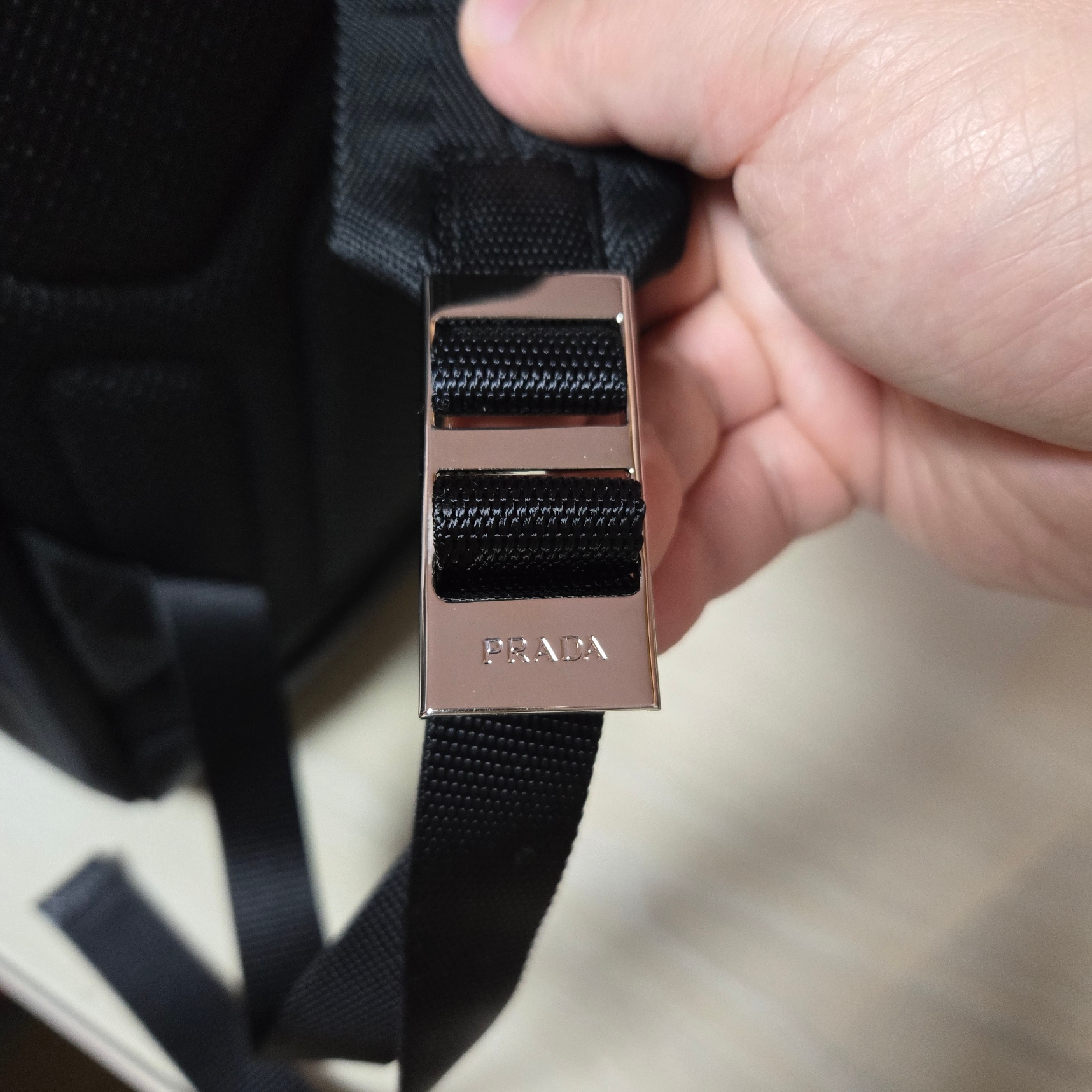 Prada Re-Nylon and Saffiano Leather Backpack Black 착용 스타일 - 4