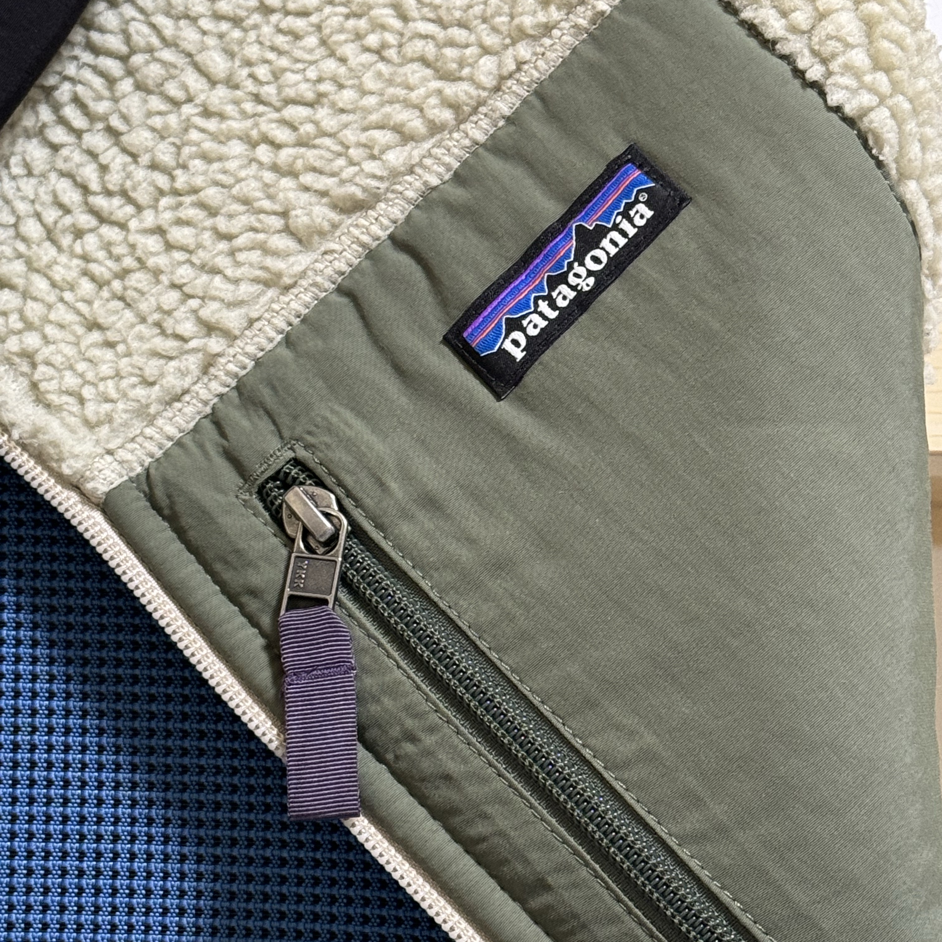 Patagonia Classic Retro-X Vest Pelican Dark Borealis Green 착용 스타일