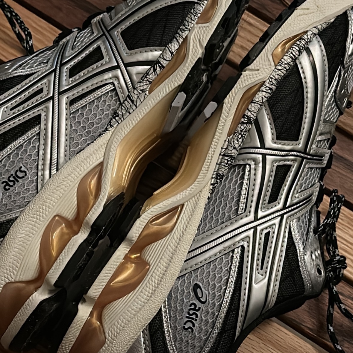 Asics Gel-Nimbus 10.1 Piedmont Grey Pure Silver 착용 스타일