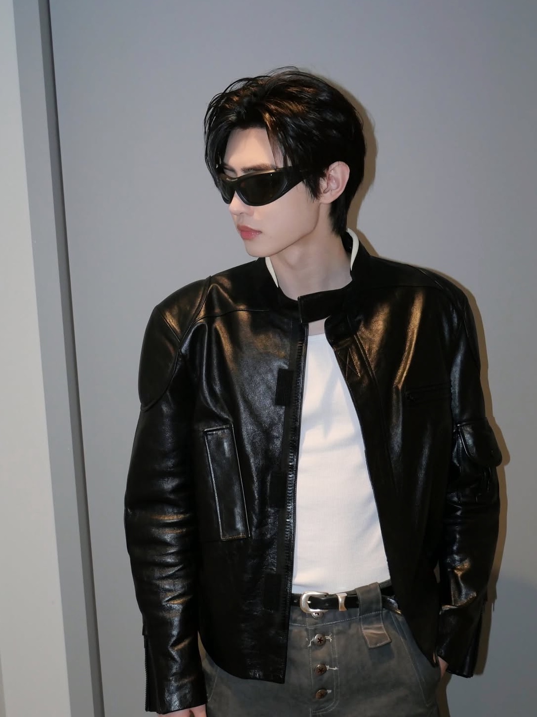 Gentle Monster x Mugler Spiral 02 M01 Black Gray, Our Legacy Belt 2cm Leather Black 착용 스타일 - 1
