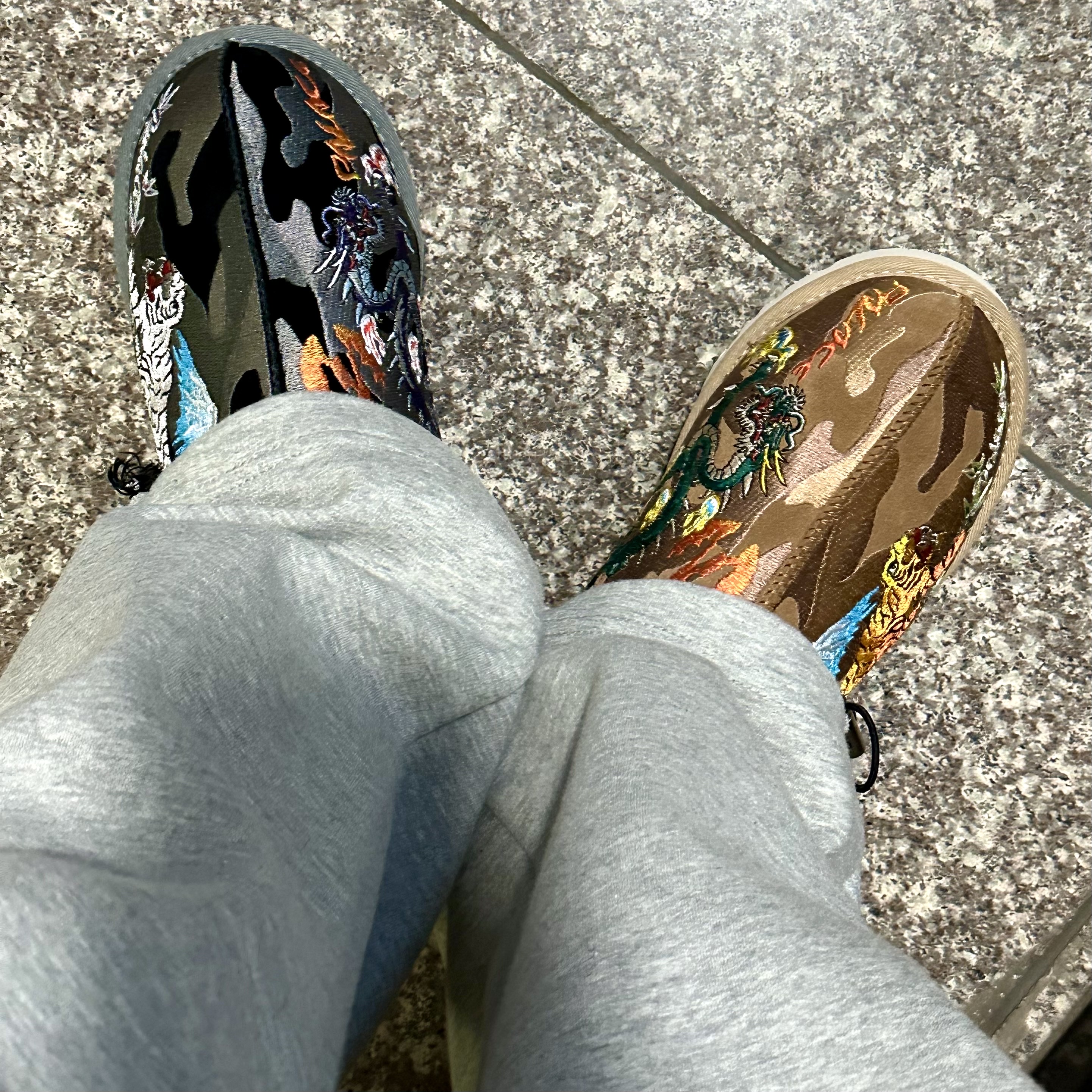UGG x Palace Tasman Slipper Black Camo 착용 스타일